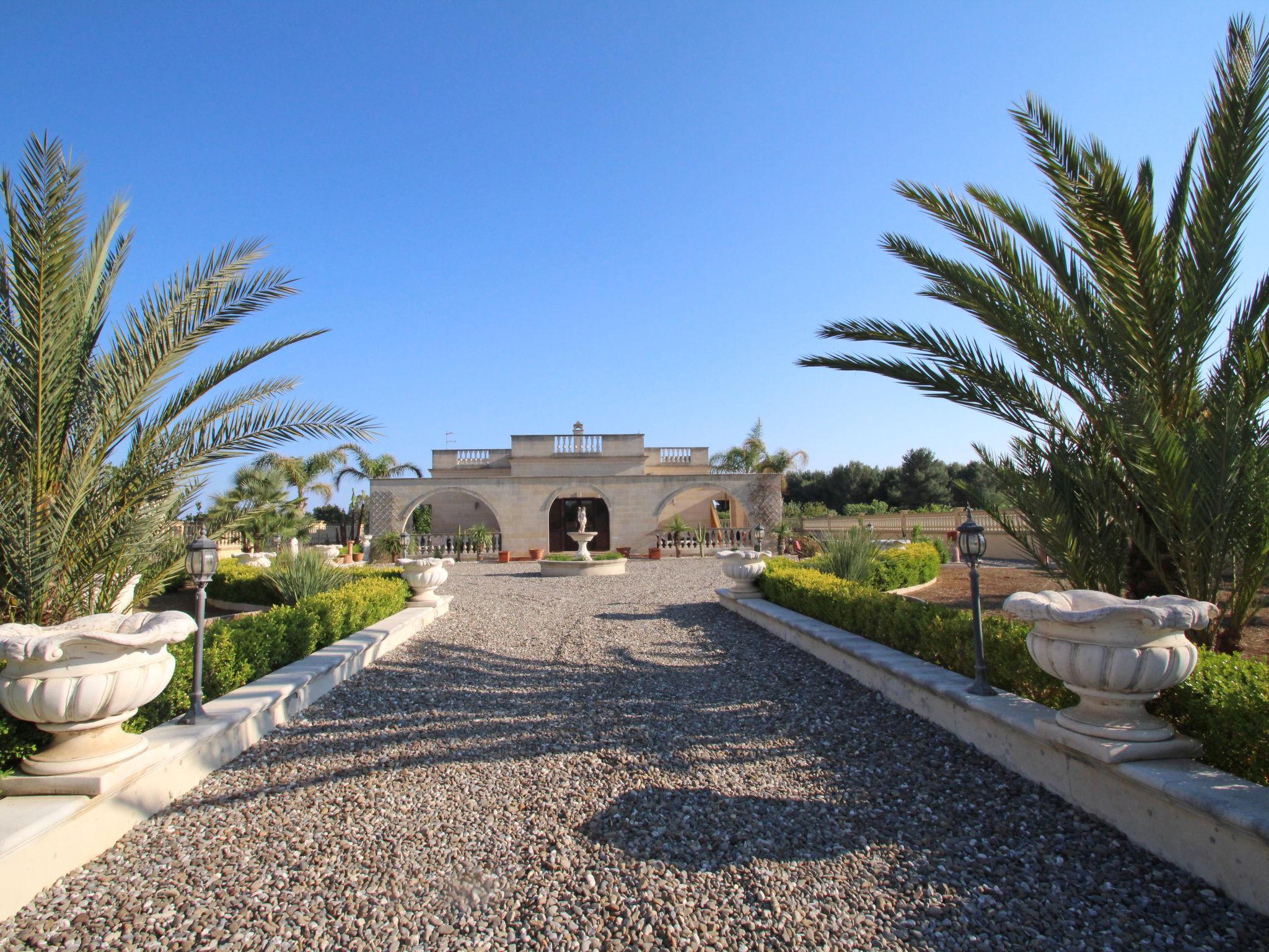 Photo 34 - Maison de 5 chambres à Torricella avec jardin et vues à la mer