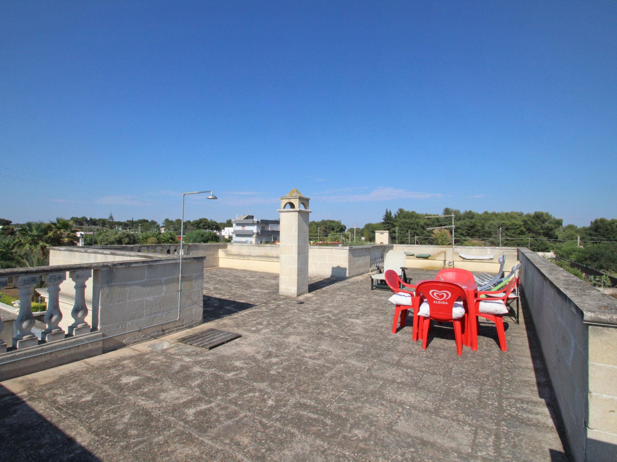 Photo 28 - Maison de 5 chambres à Torricella avec jardin et vues à la mer