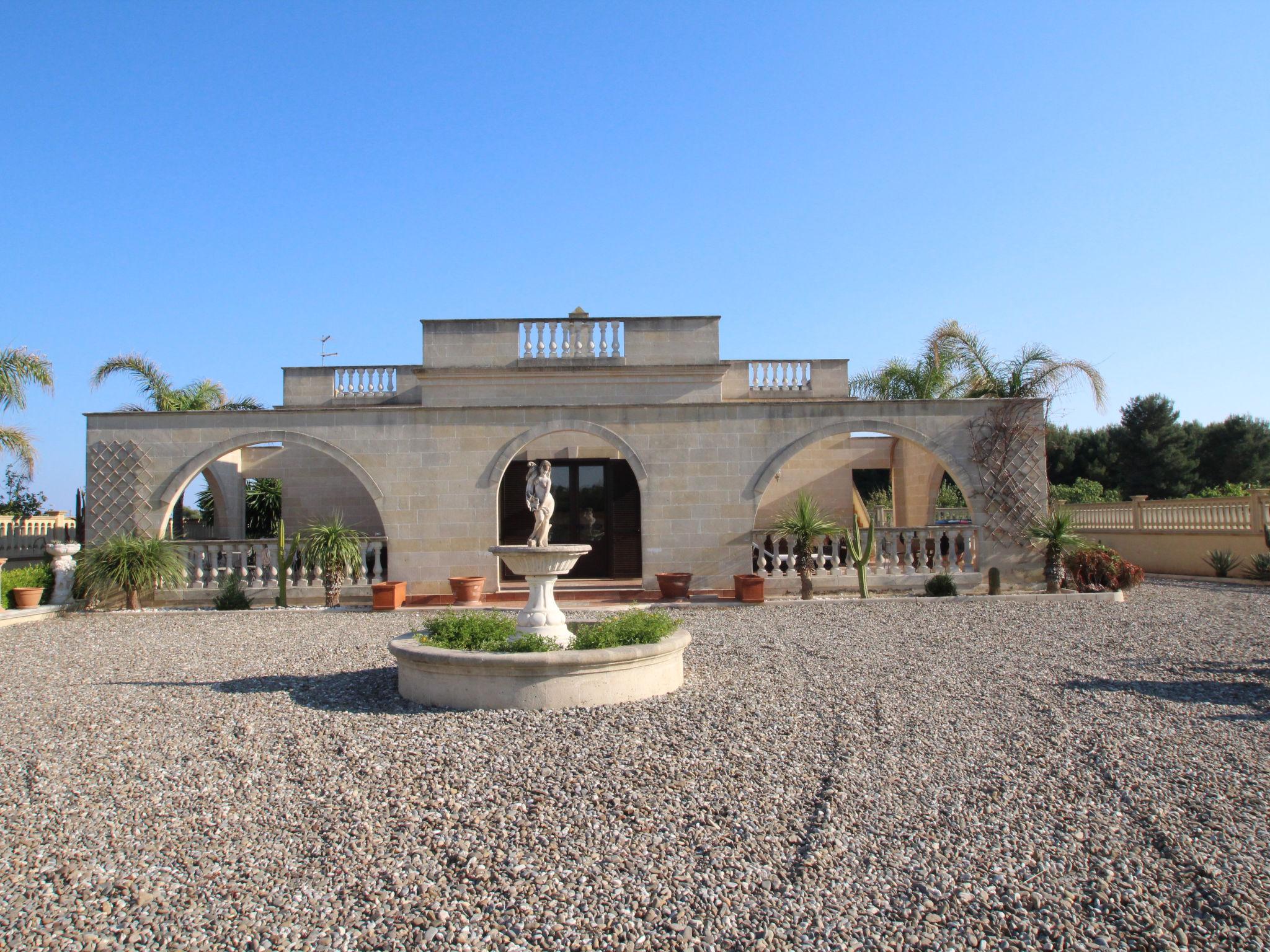 Foto 1 - Casa de 5 habitaciones en Torricella con jardín y vistas al mar