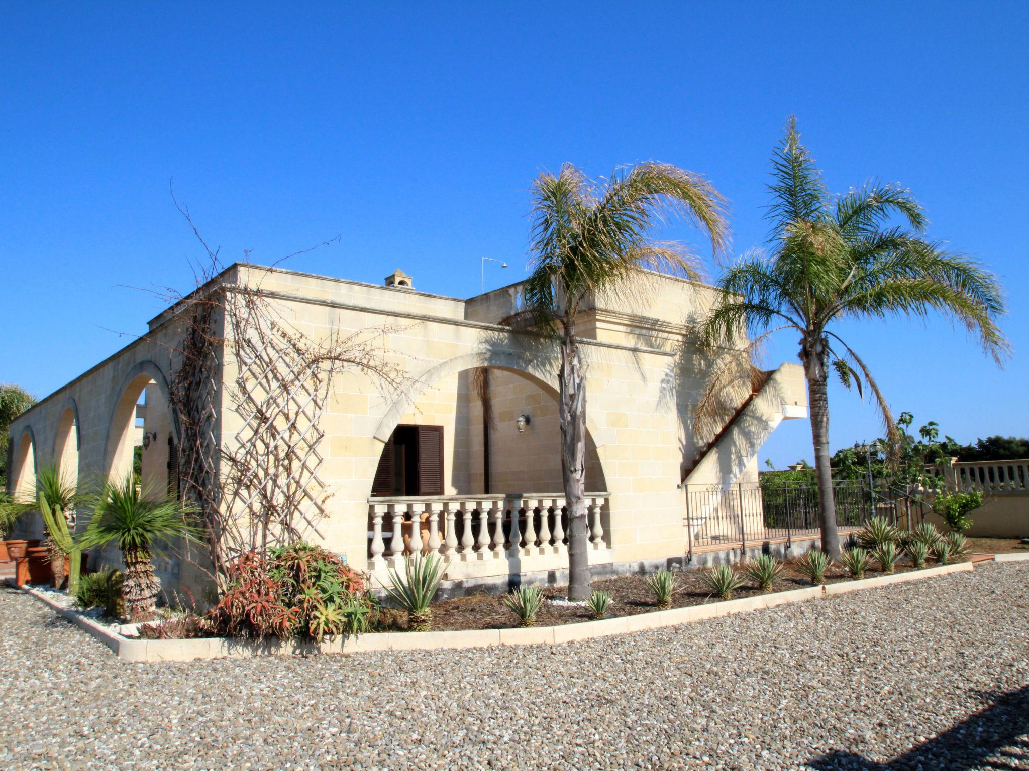 Foto 2 - Casa de 5 habitaciones en Torricella con jardín y vistas al mar