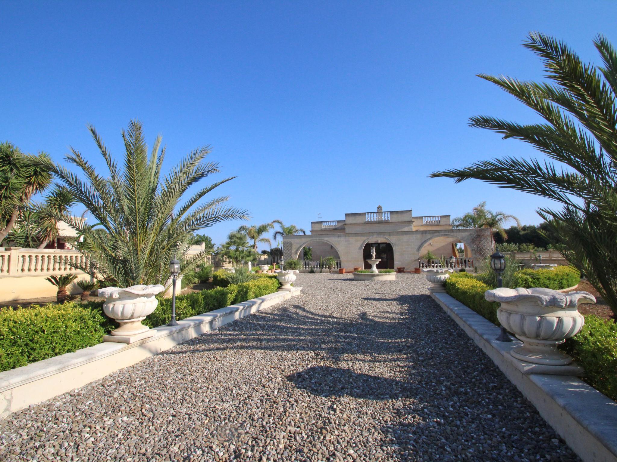 Photo 33 - Maison de 5 chambres à Torricella avec jardin et vues à la mer