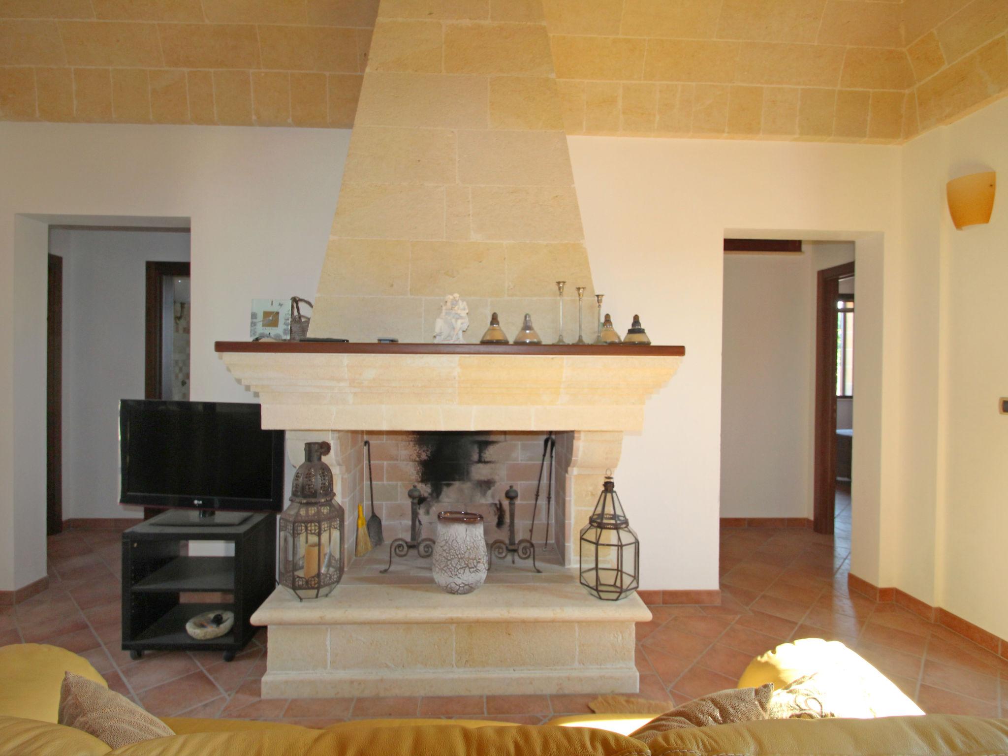 Photo 8 - 5 bedroom House in Torricella with garden and sea view