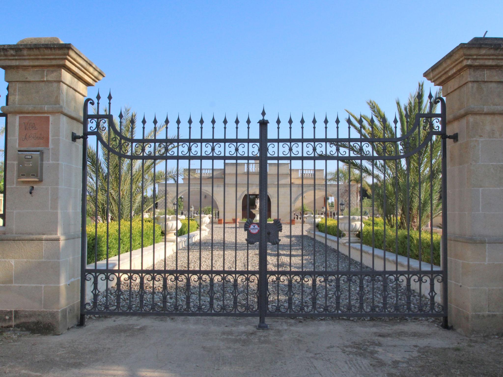 Photo 29 - Maison de 5 chambres à Torricella avec jardin et vues à la mer