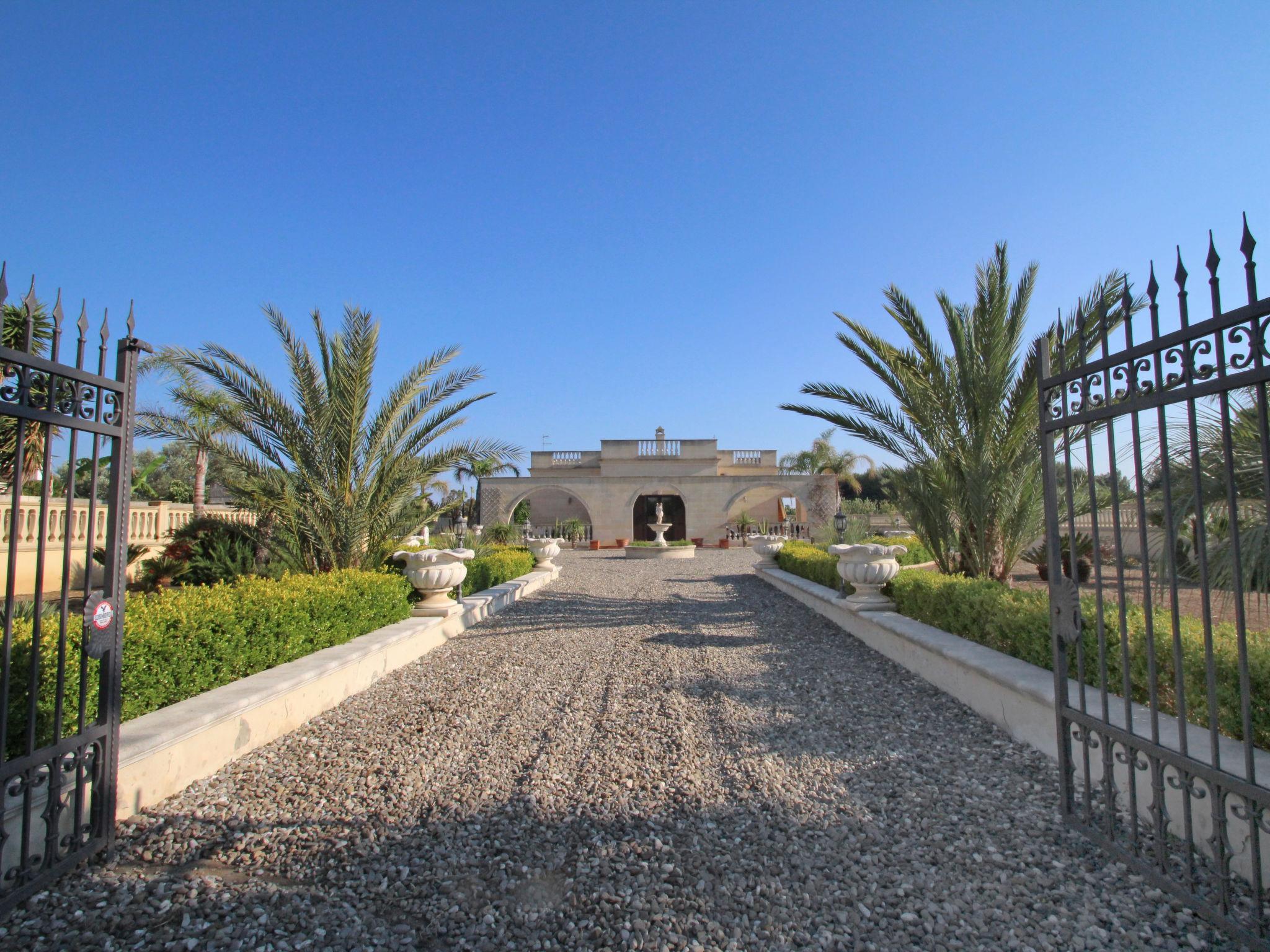 Photo 31 - Maison de 5 chambres à Torricella avec jardin et vues à la mer