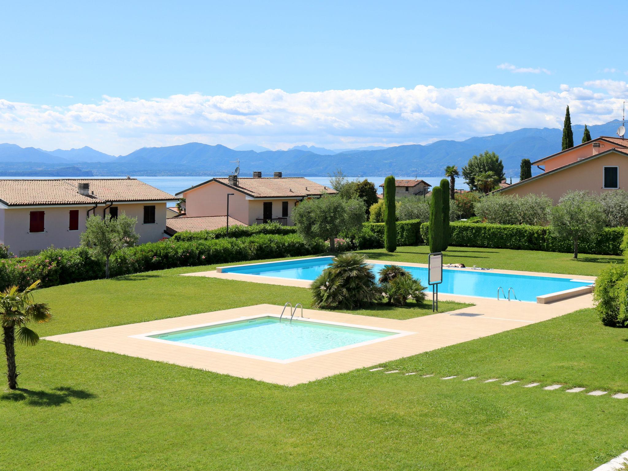 Foto 1 - Apartamento de 1 quarto em Lazise com piscina e vista para a montanha