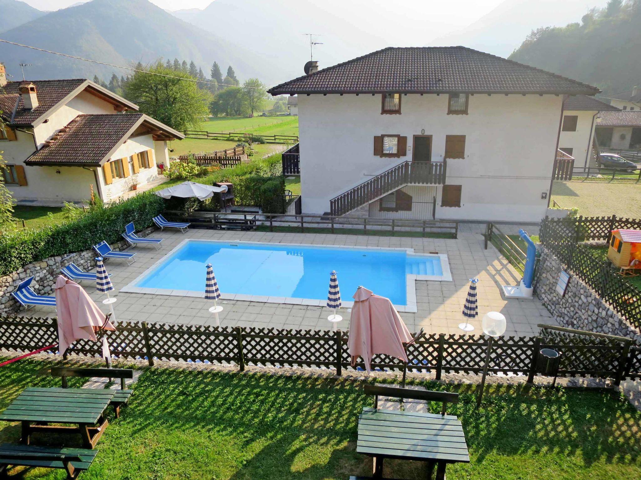 Foto 4 - Apartment mit 2 Schlafzimmern in Ledro mit schwimmbad und garten