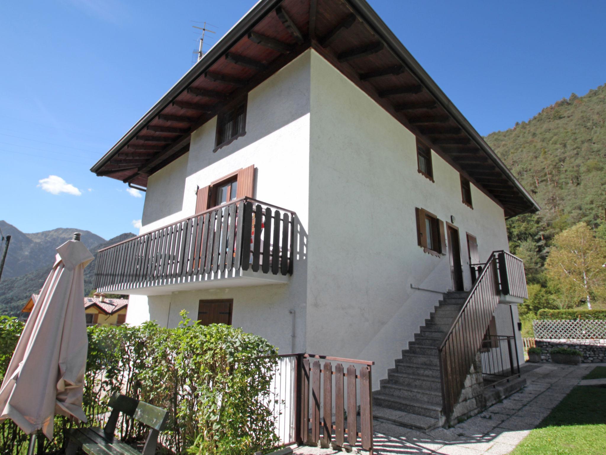 Foto 2 - Apartamento de 2 habitaciones en Ledro con piscina y vistas a la montaña