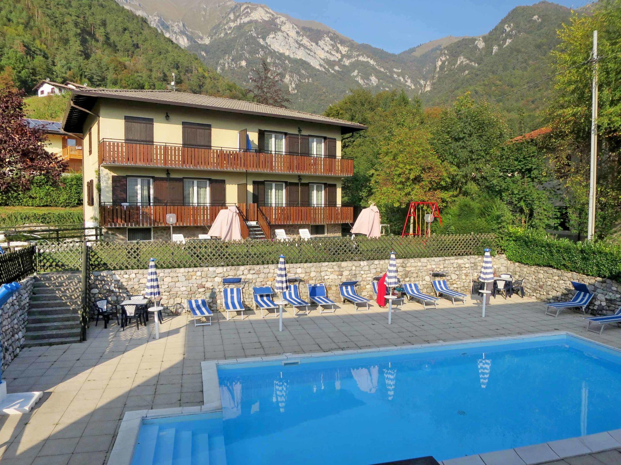 Foto 1 - Appartamento con 2 camere da letto a Ledro con piscina e vista sulle montagne