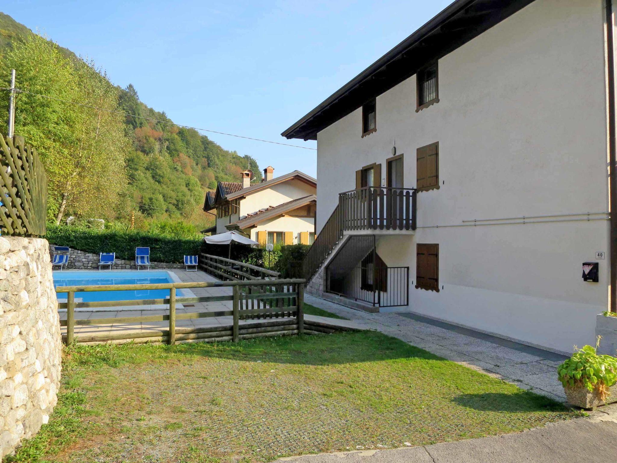 Foto 4 - Apartment mit 2 Schlafzimmern in Ledro mit schwimmbad und garten