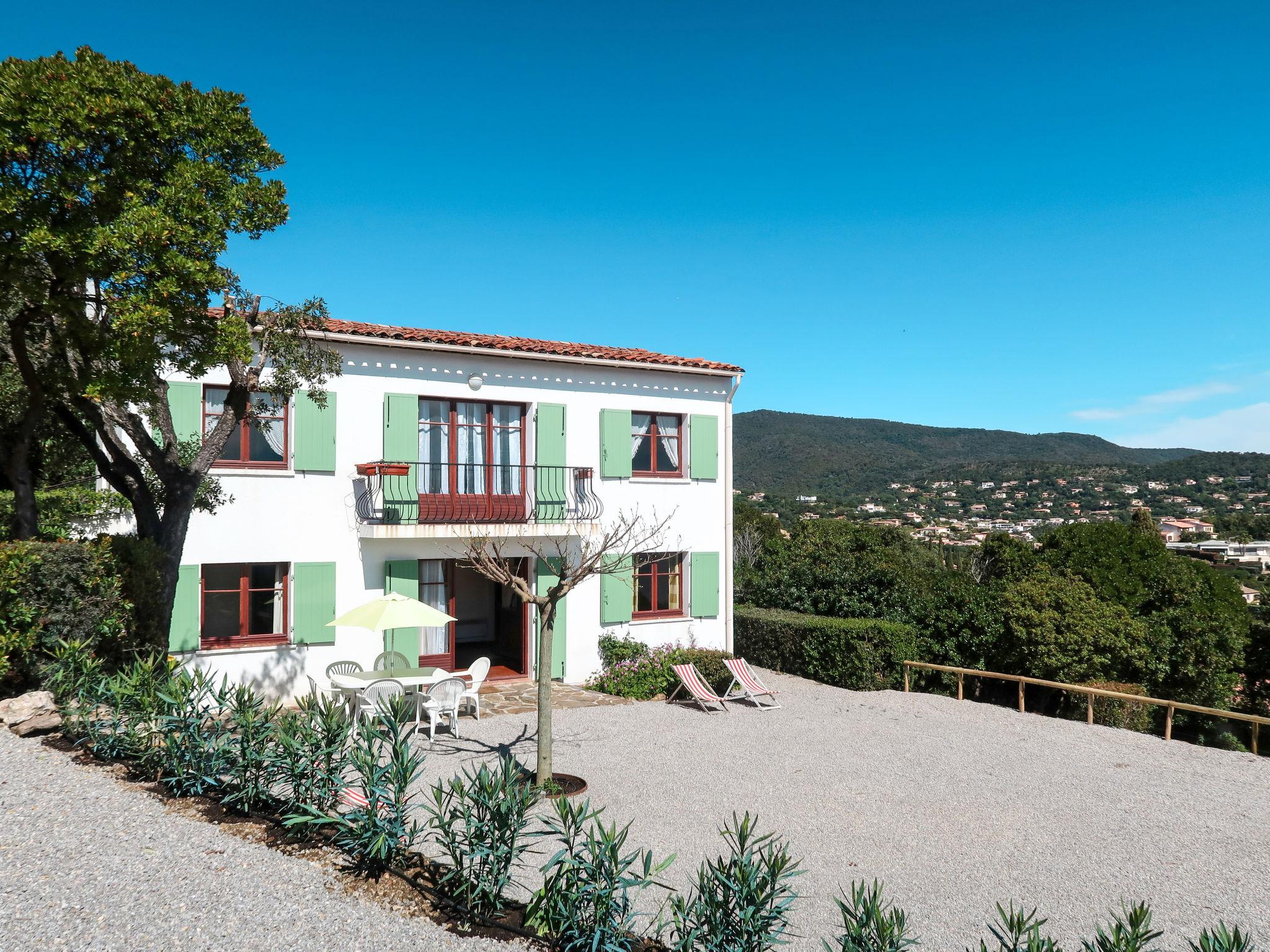 Foto 1 - Apartment mit 3 Schlafzimmern in Cavalaire-sur-Mer mit blick aufs meer