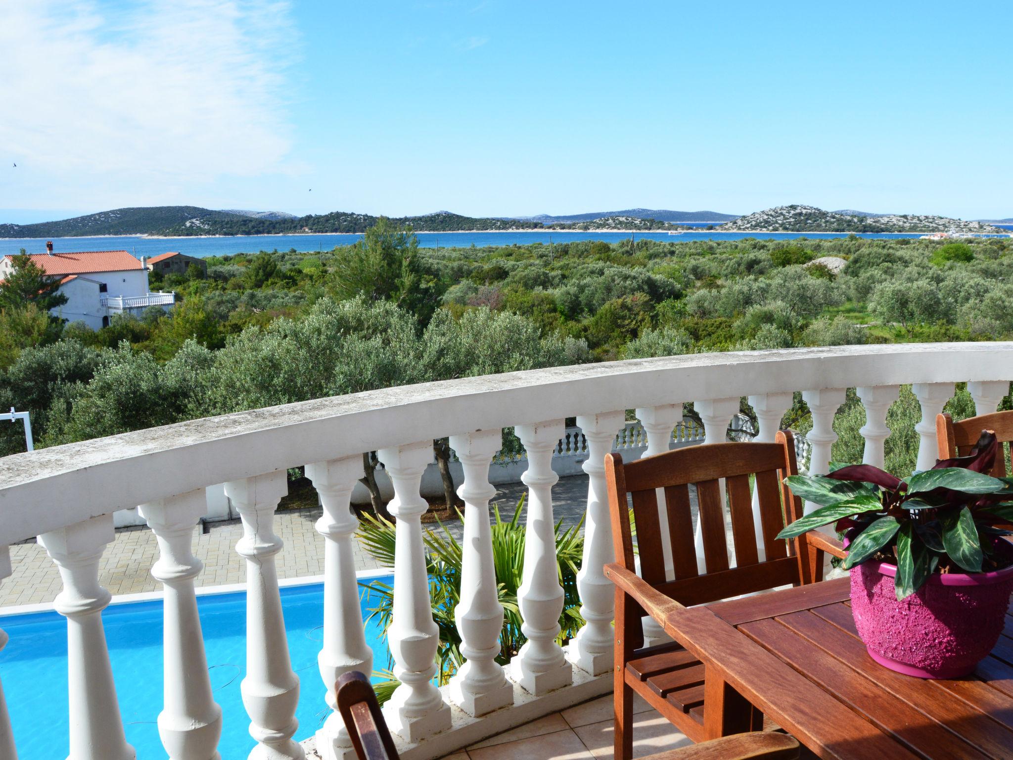 Photo 3 - 5 bedroom Apartment in Vodice with swimming pool and sea view