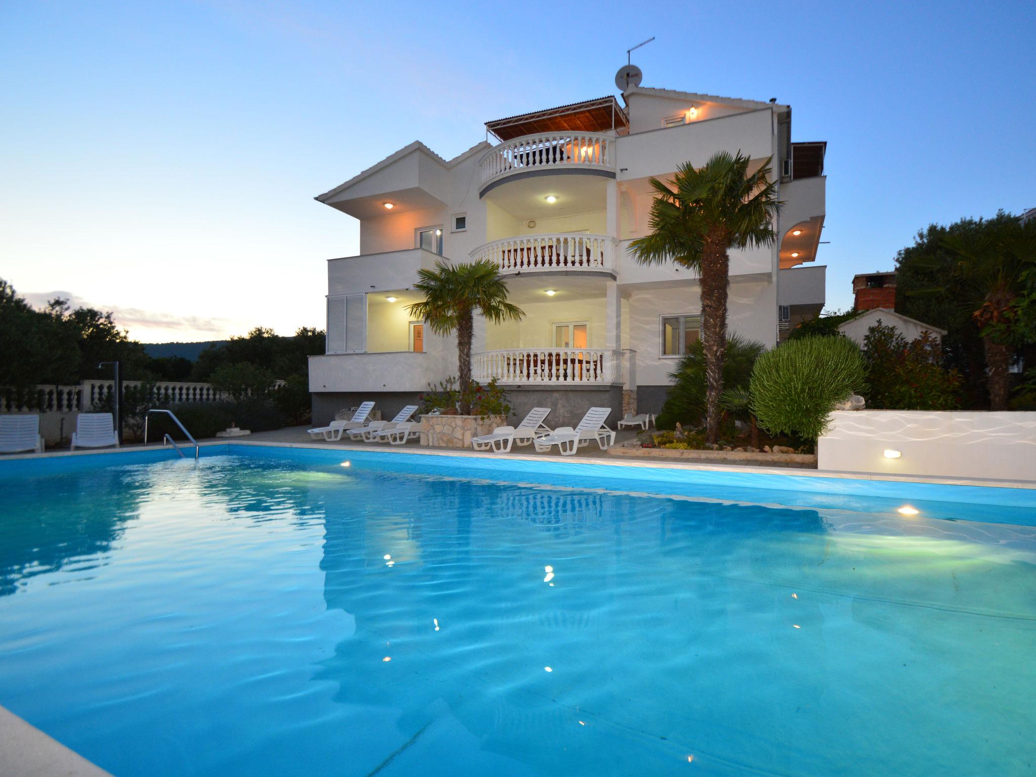 Foto 17 - Apartamento de 2 habitaciones en Vodice con piscina y vistas al mar