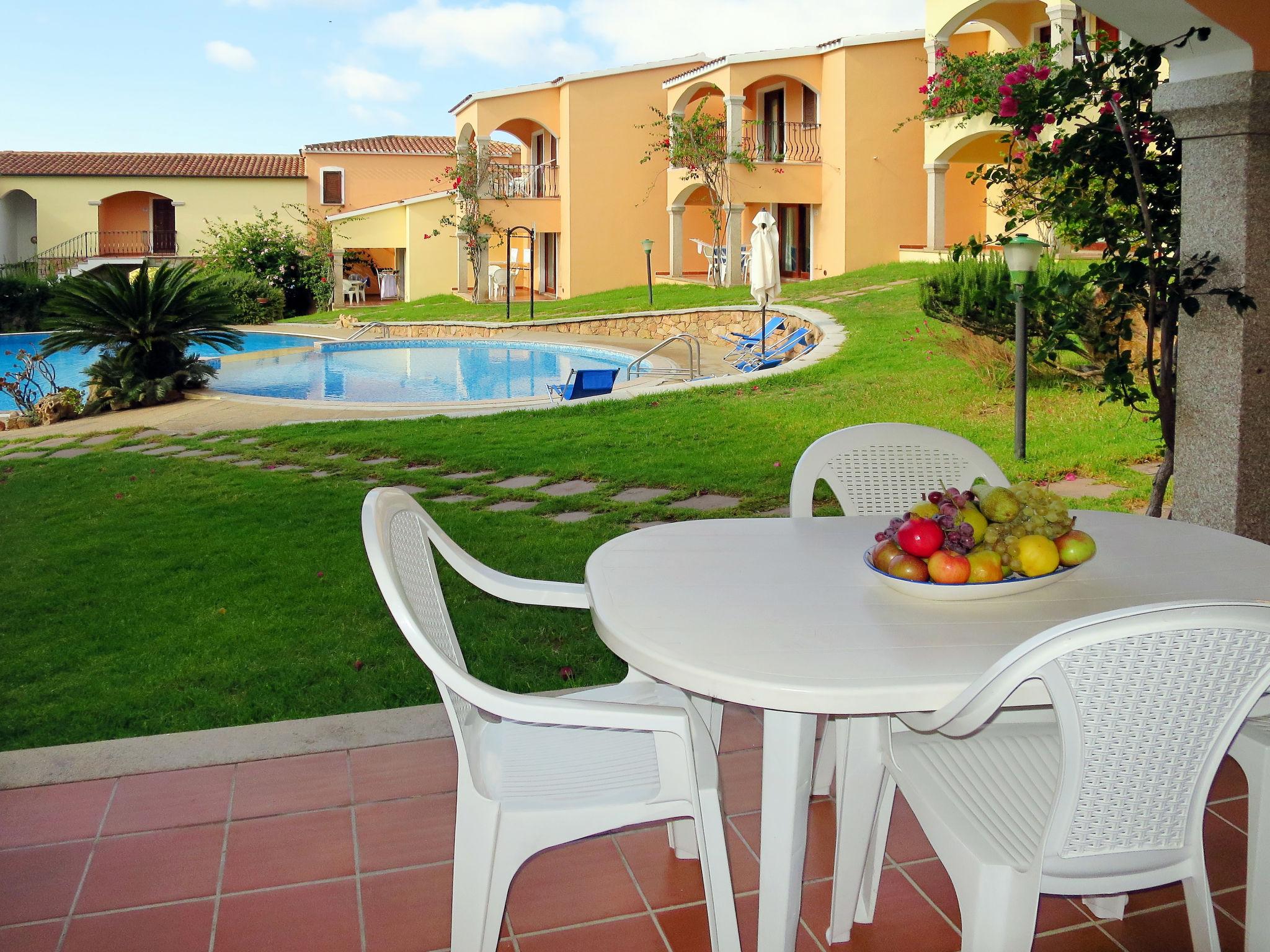 Photo 5 - Appartement de 2 chambres à Badesi avec piscine et vues à la mer