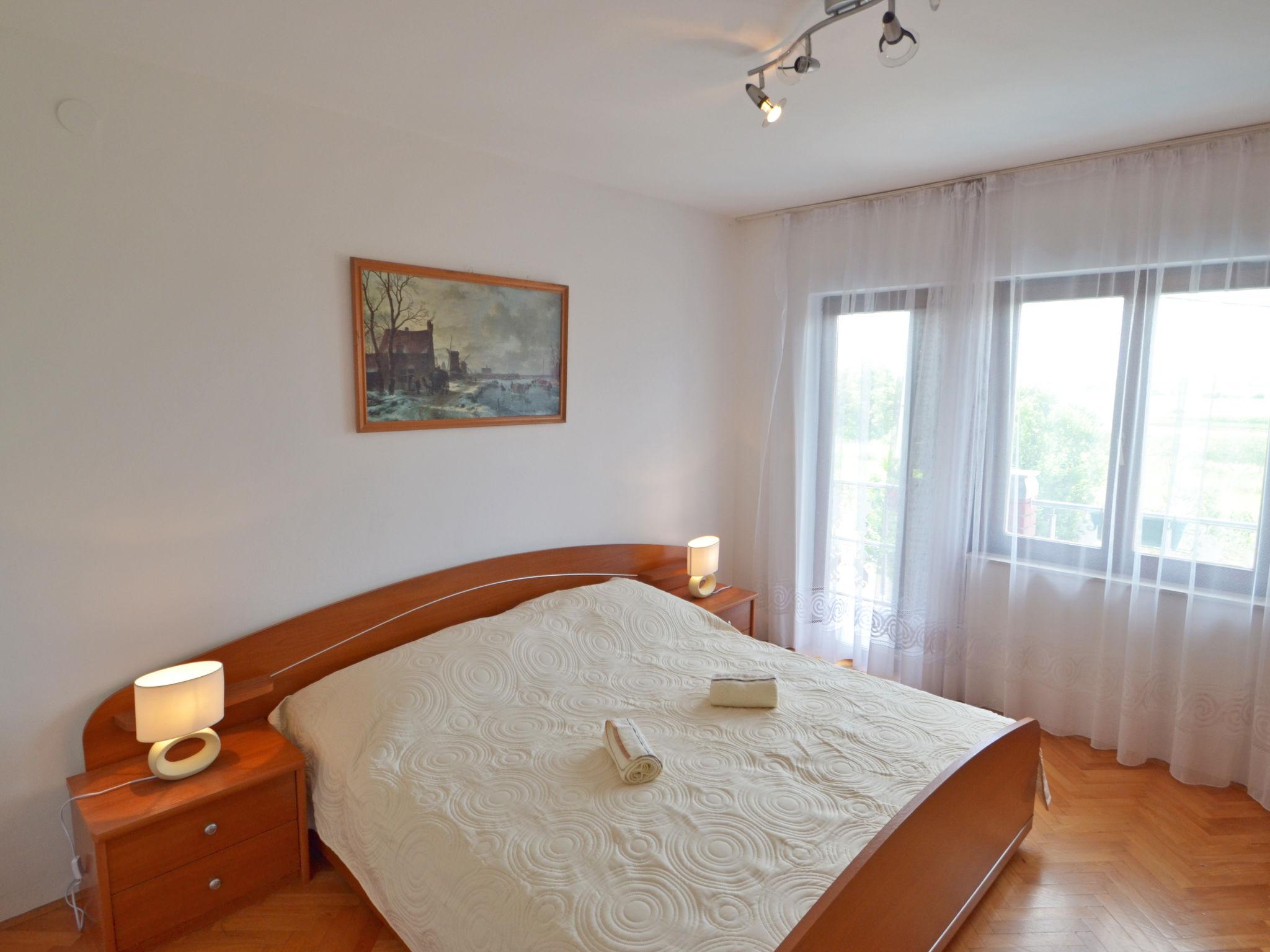 Foto 17 - Casa con 6 camere da letto a Polača con piscina privata e vista mare