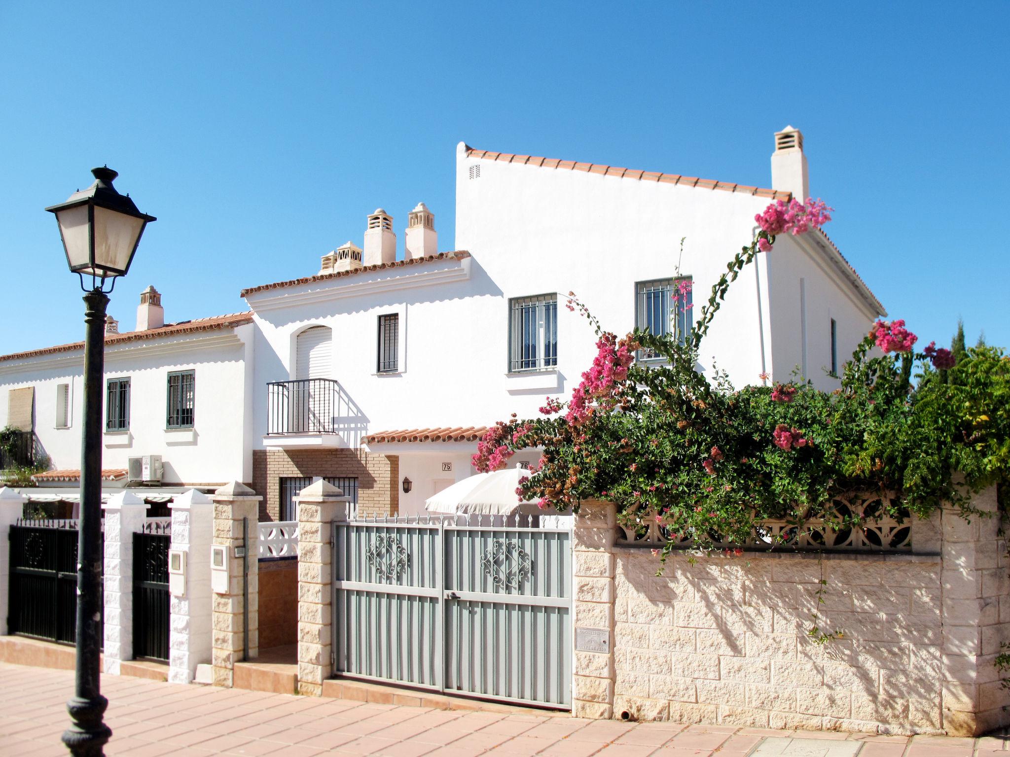 Foto 2 - Casa con 3 camere da letto a Vélez-Málaga con piscina e vista mare