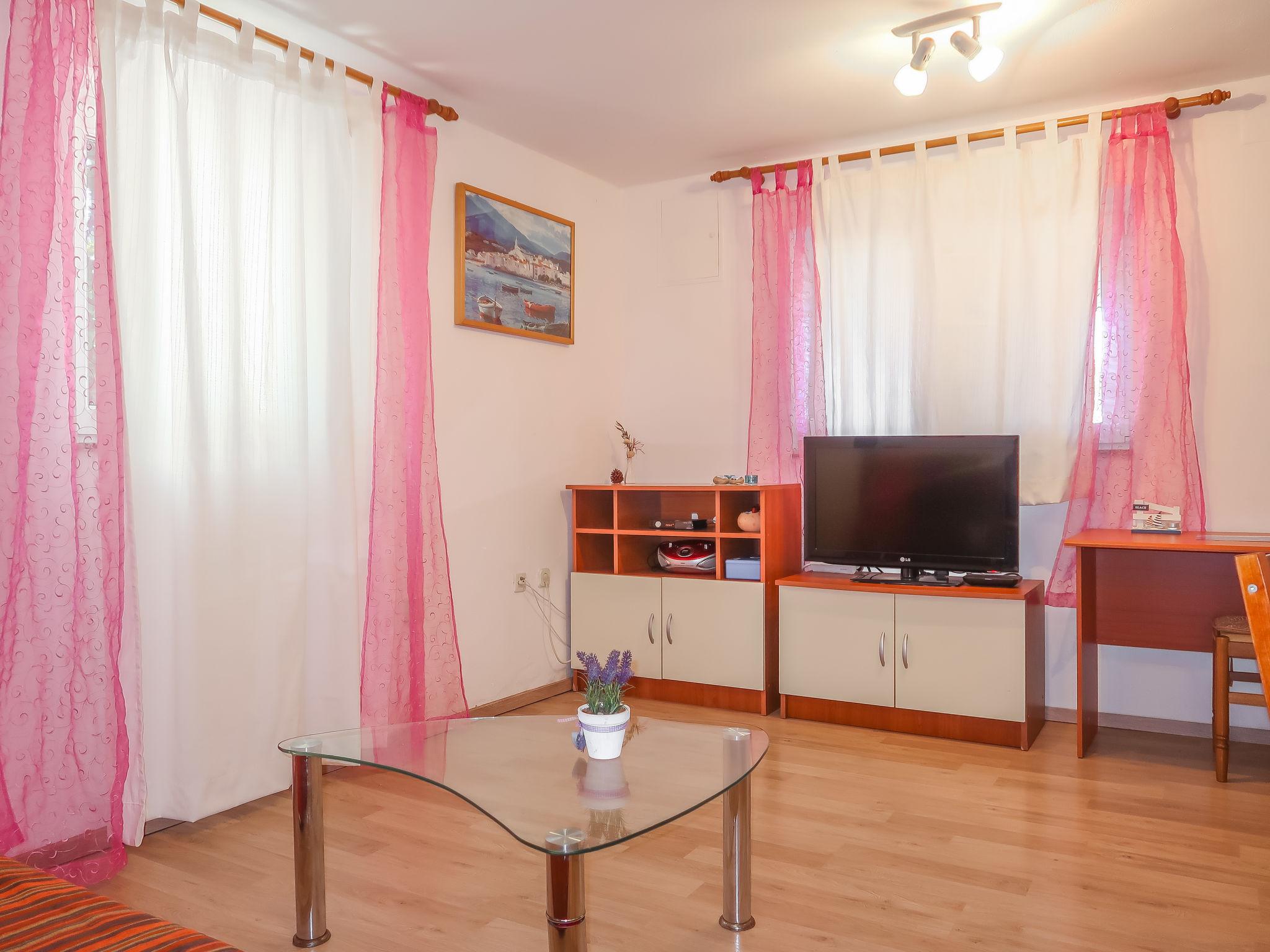 Photo 4 - 2 bedroom House in Punat with terrace and sea view