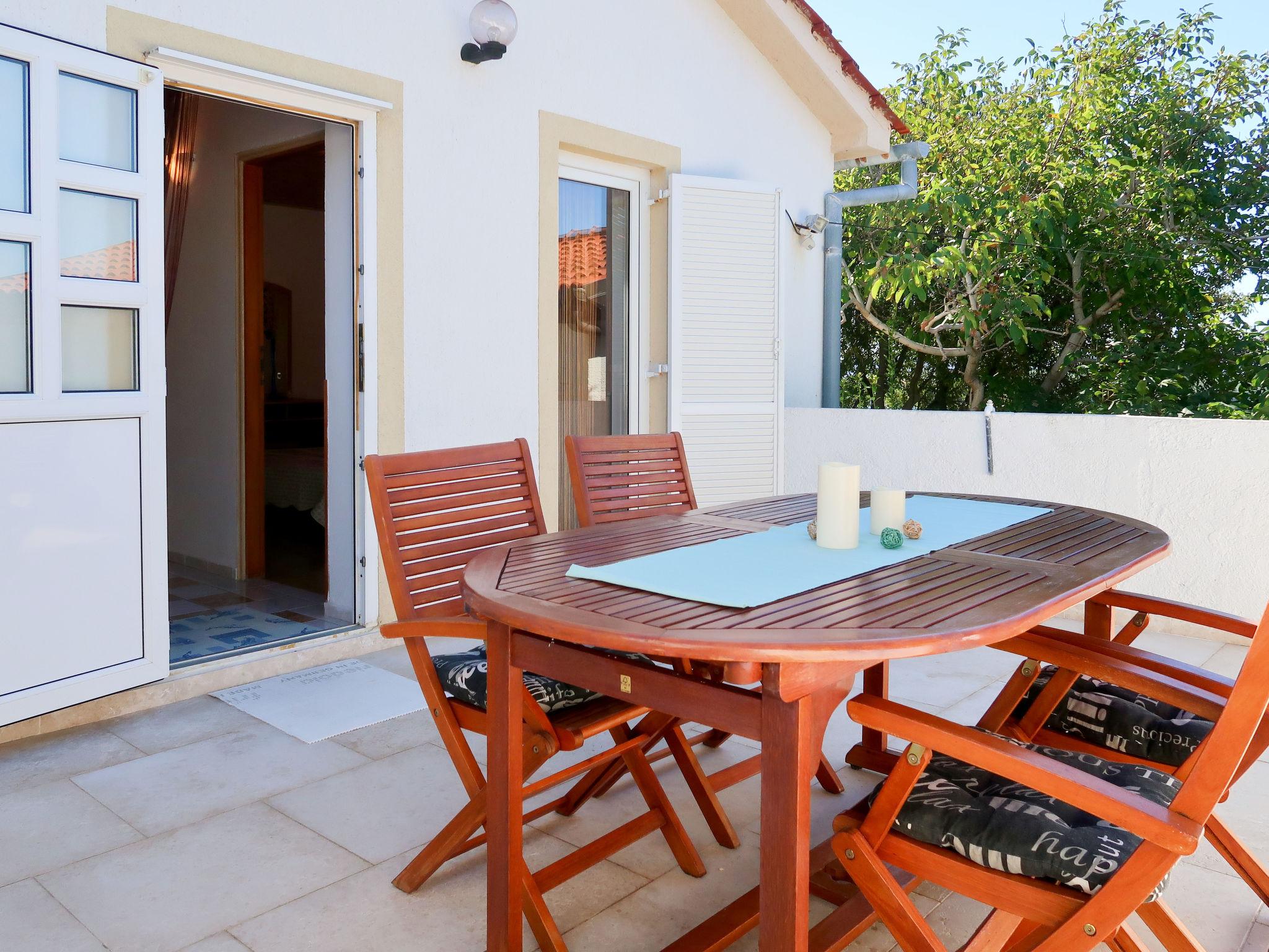 Photo 2 - Maison de 2 chambres à Punat avec jardin et terrasse