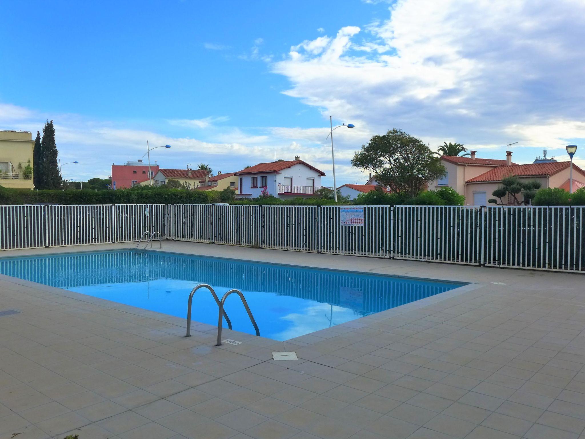 Photo 14 - Apartment in Canet-en-Roussillon with swimming pool and garden