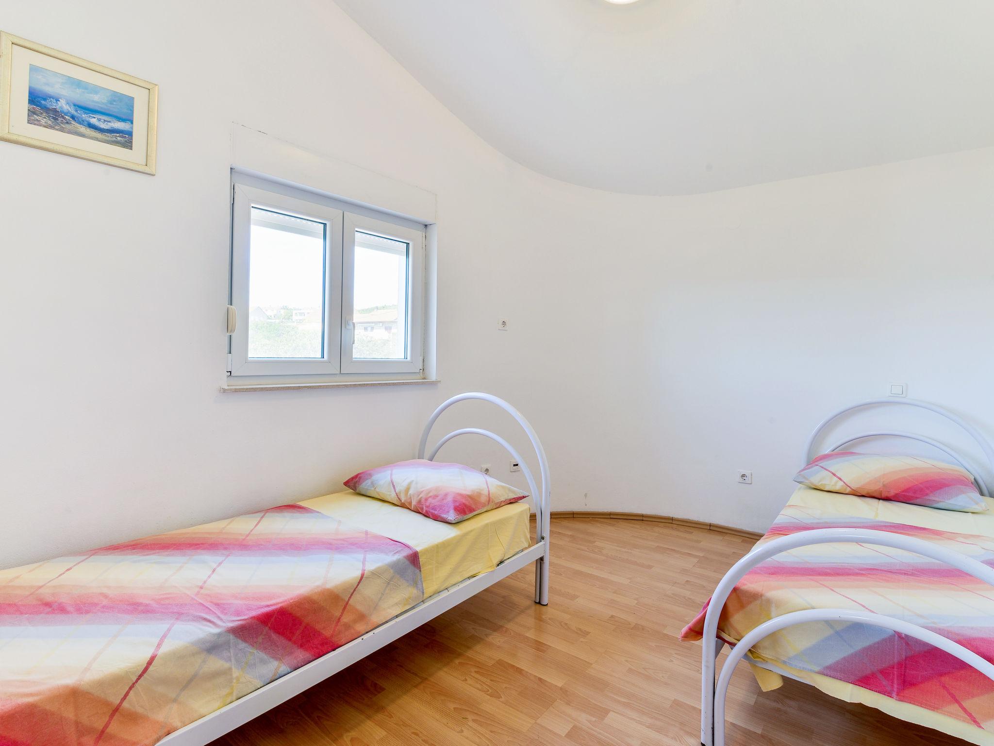 Foto 10 - Apartamento de 3 habitaciones en Jasenice con vistas al mar