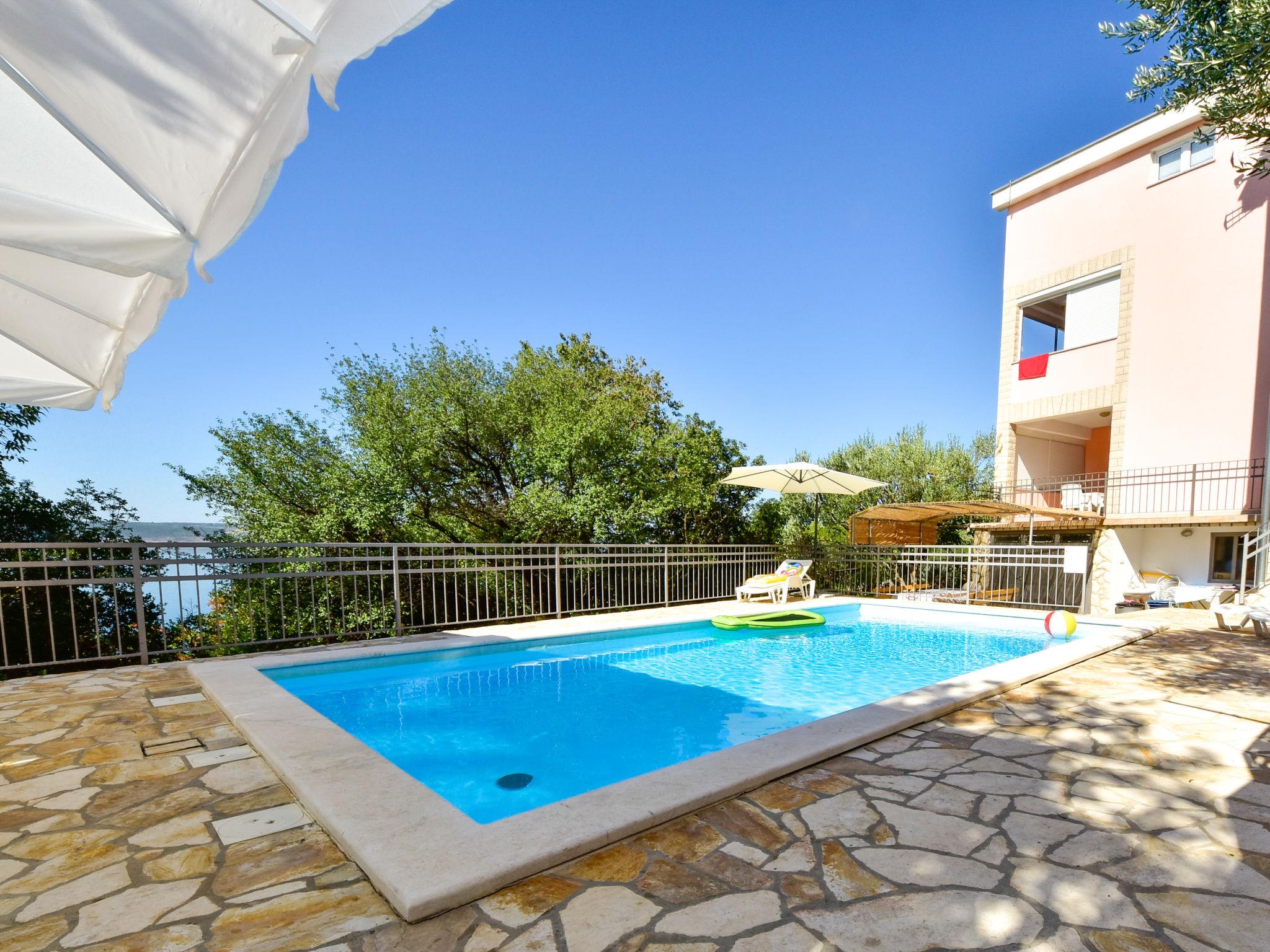 Foto 19 - Apartamento de 2 habitaciones en Jasenice con piscina y vistas al mar