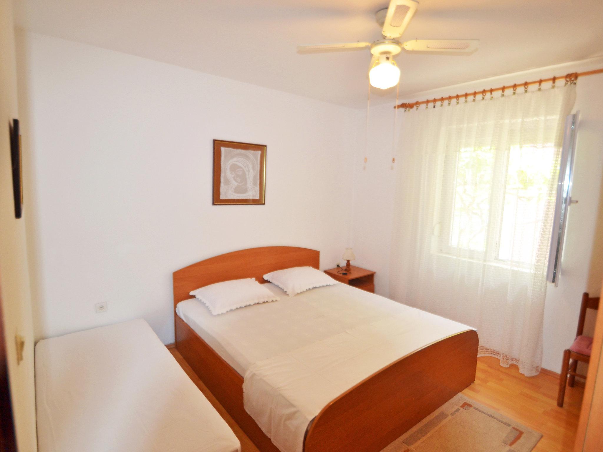 Foto 8 - Appartamento con 2 camere da letto a Pag con terrazza