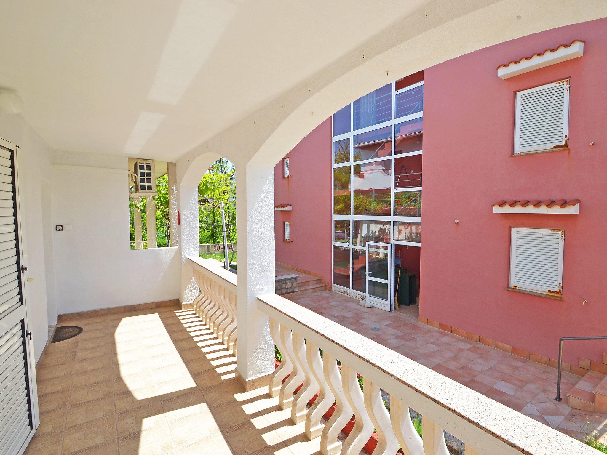 Photo 2 - 2 bedroom Apartment in Pag with garden and terrace