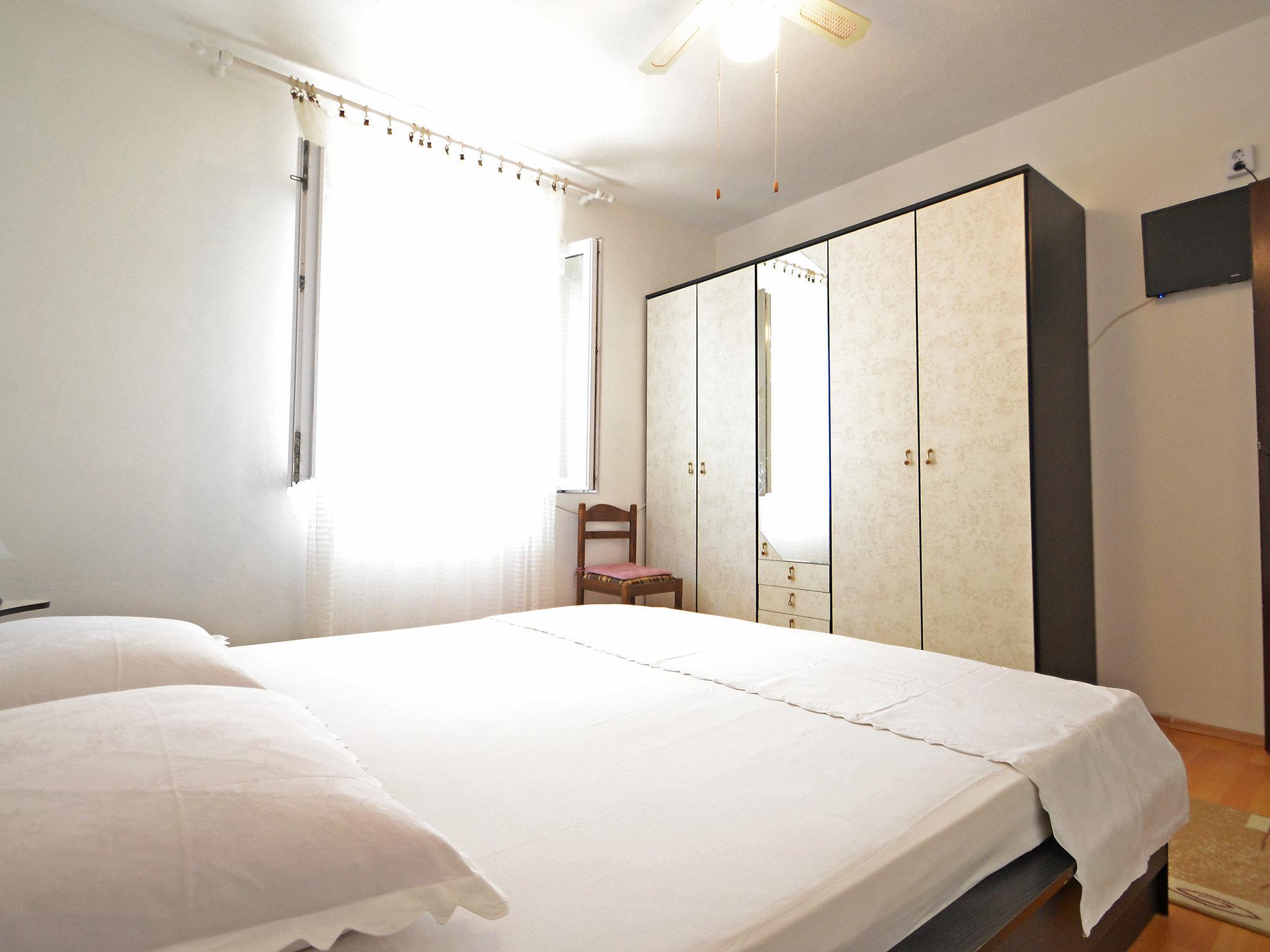 Foto 6 - Appartamento con 2 camere da letto a Pag con terrazza