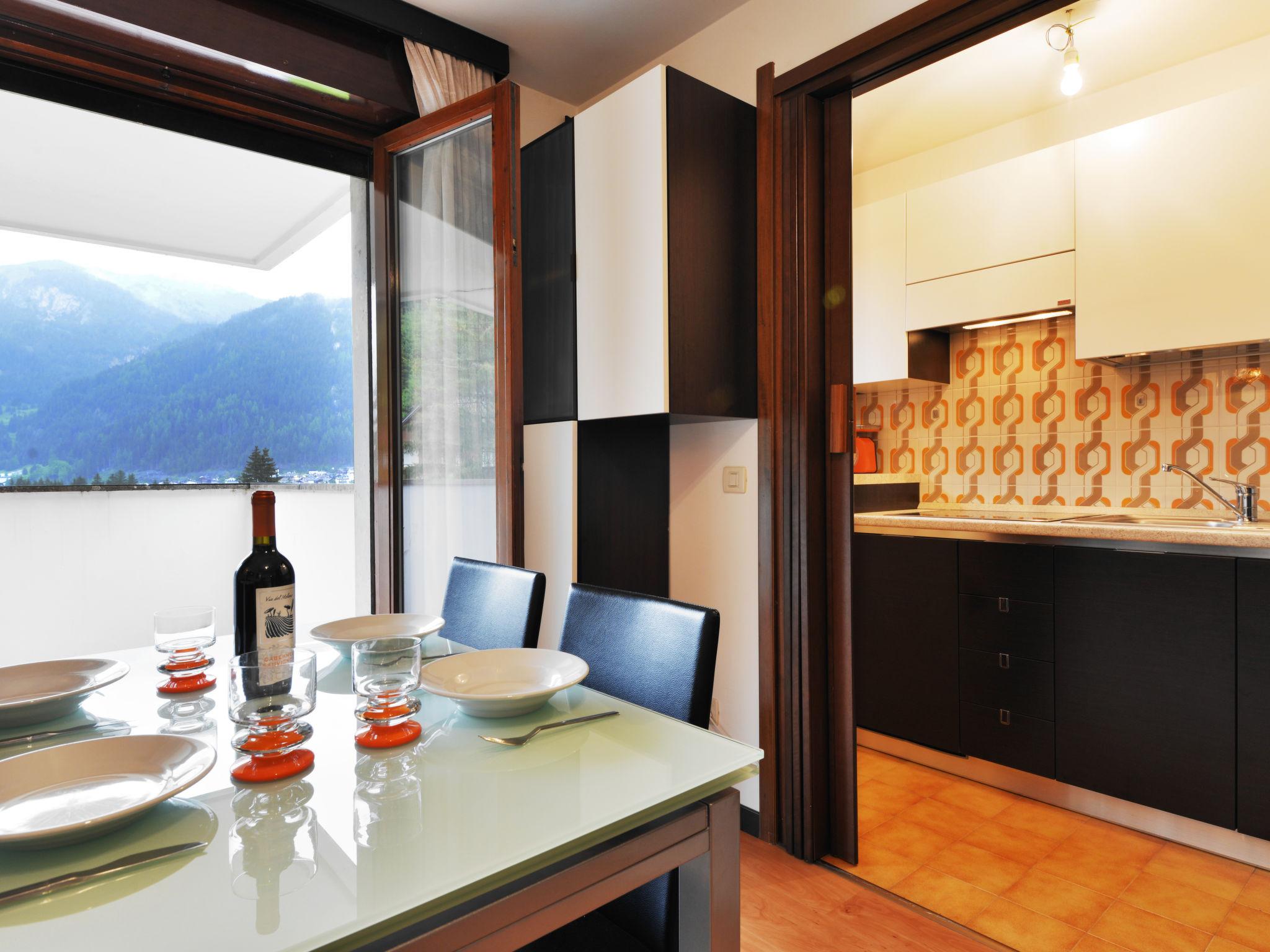 Foto 5 - Apartment mit 1 Schlafzimmer in Canazei mit blick auf die berge