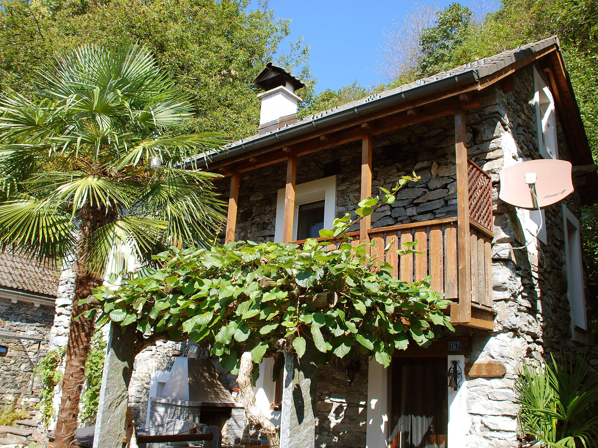 Foto 30 - Haus mit 2 Schlafzimmern in Cugnasco-Gerra mit garten