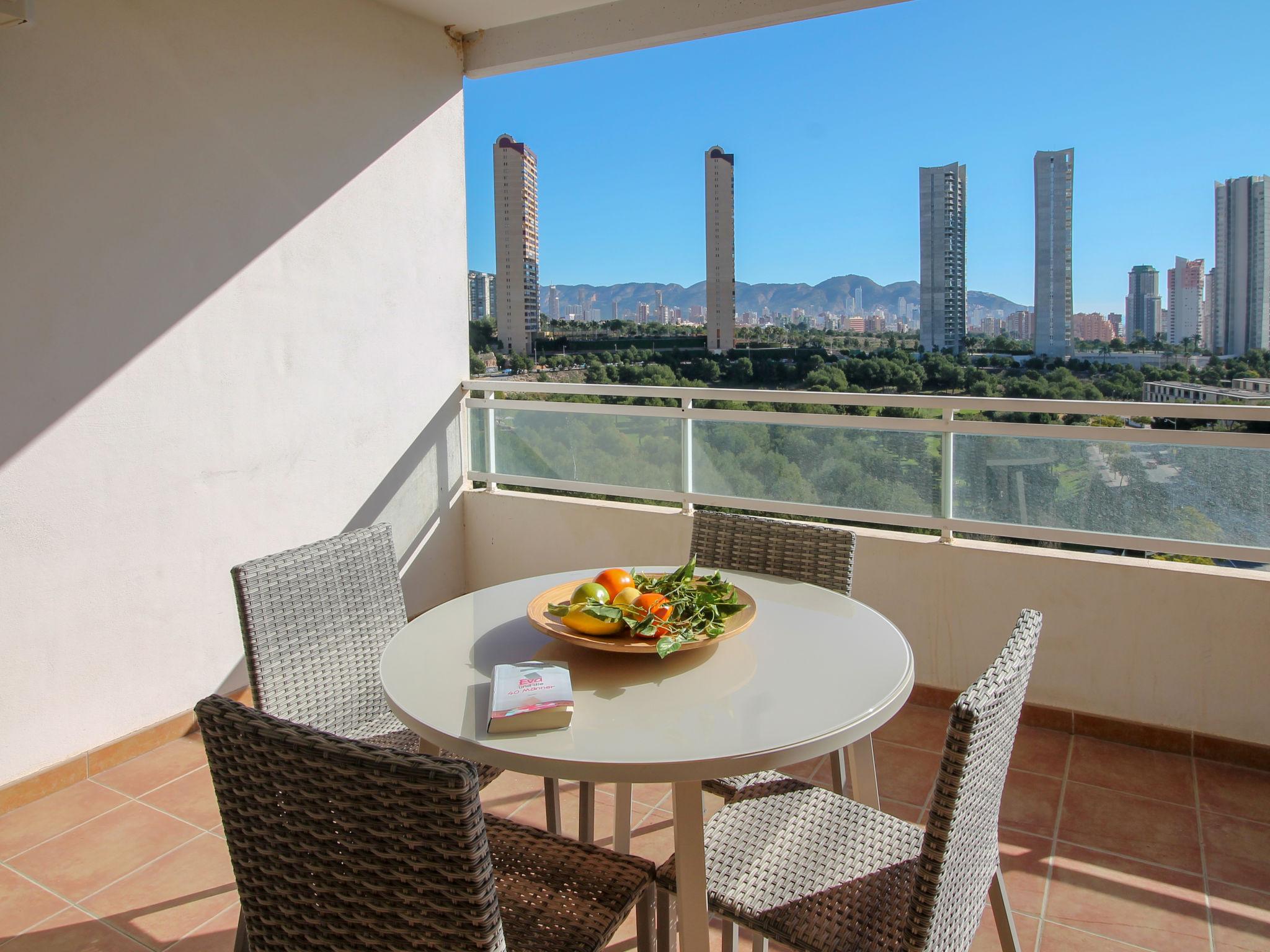 Foto 4 - Apartamento de 2 habitaciones en Benidorm con piscina y vistas al mar