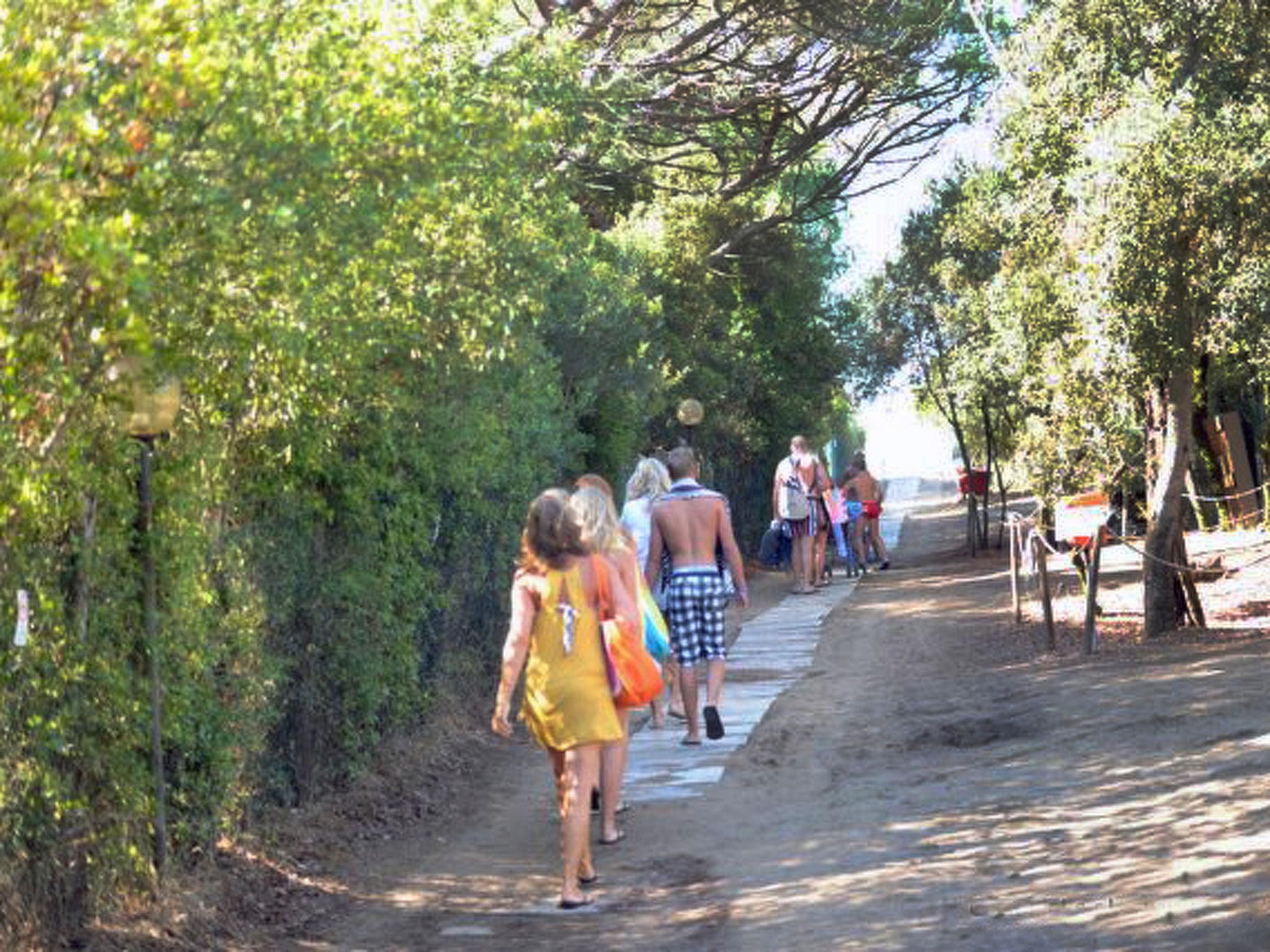 Foto 30 - Haus mit 1 Schlafzimmer in Castiglione della Pescaia mit schwimmbad und garten