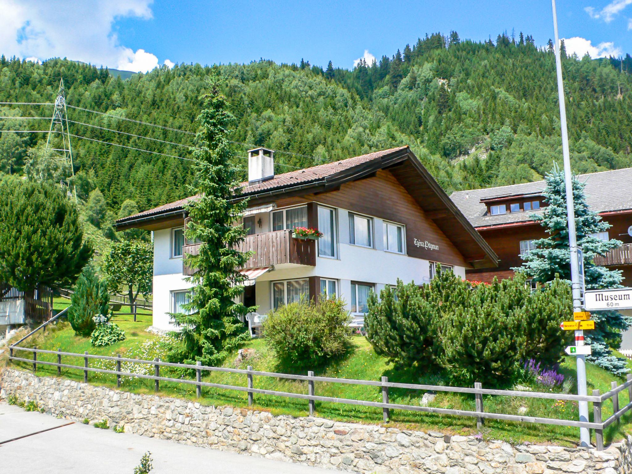 Photo 1 - Appartement de 2 chambres à Tujetsch avec jardin et vues sur la montagne