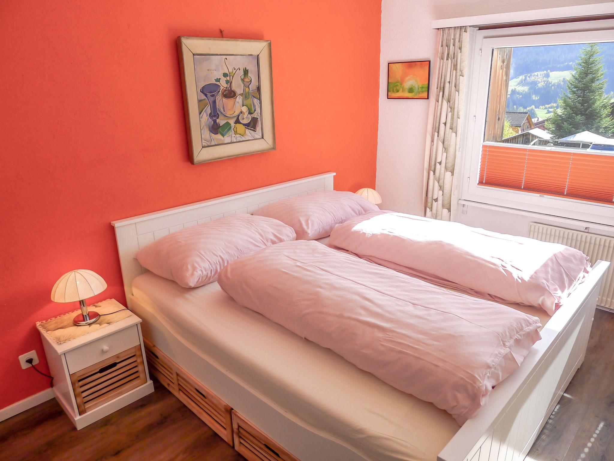Foto 8 - Appartamento con 2 camere da letto a Tujetsch con giardino e vista sulle montagne