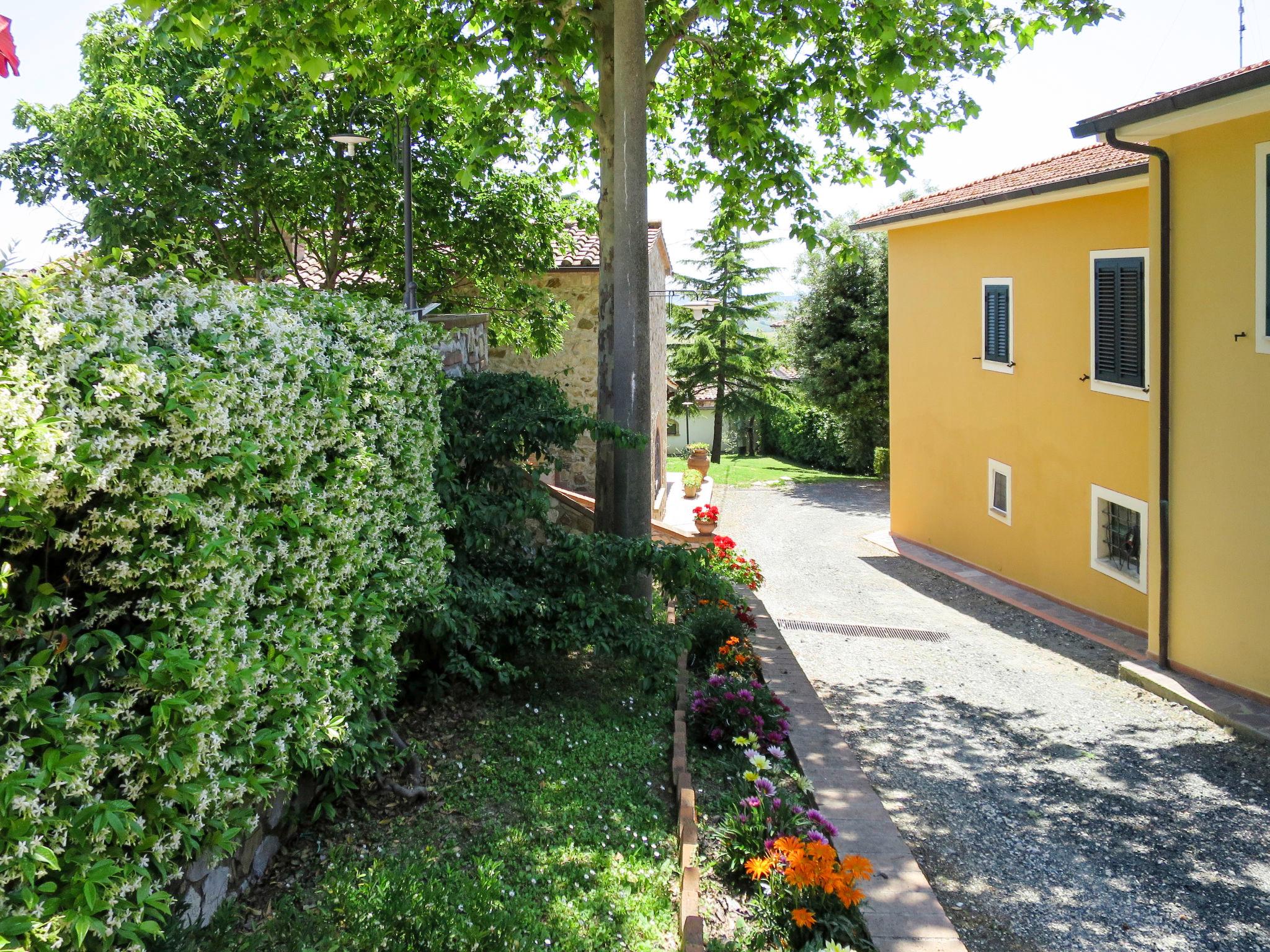 Photo 2 - Appartement de 2 chambres à Santa Luce avec piscine et jardin