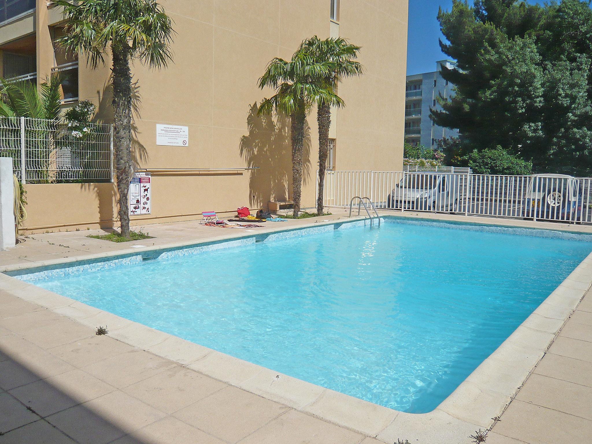 Foto 1 - Apartamento de 1 habitación en Cavalaire-sur-Mer con piscina y terraza