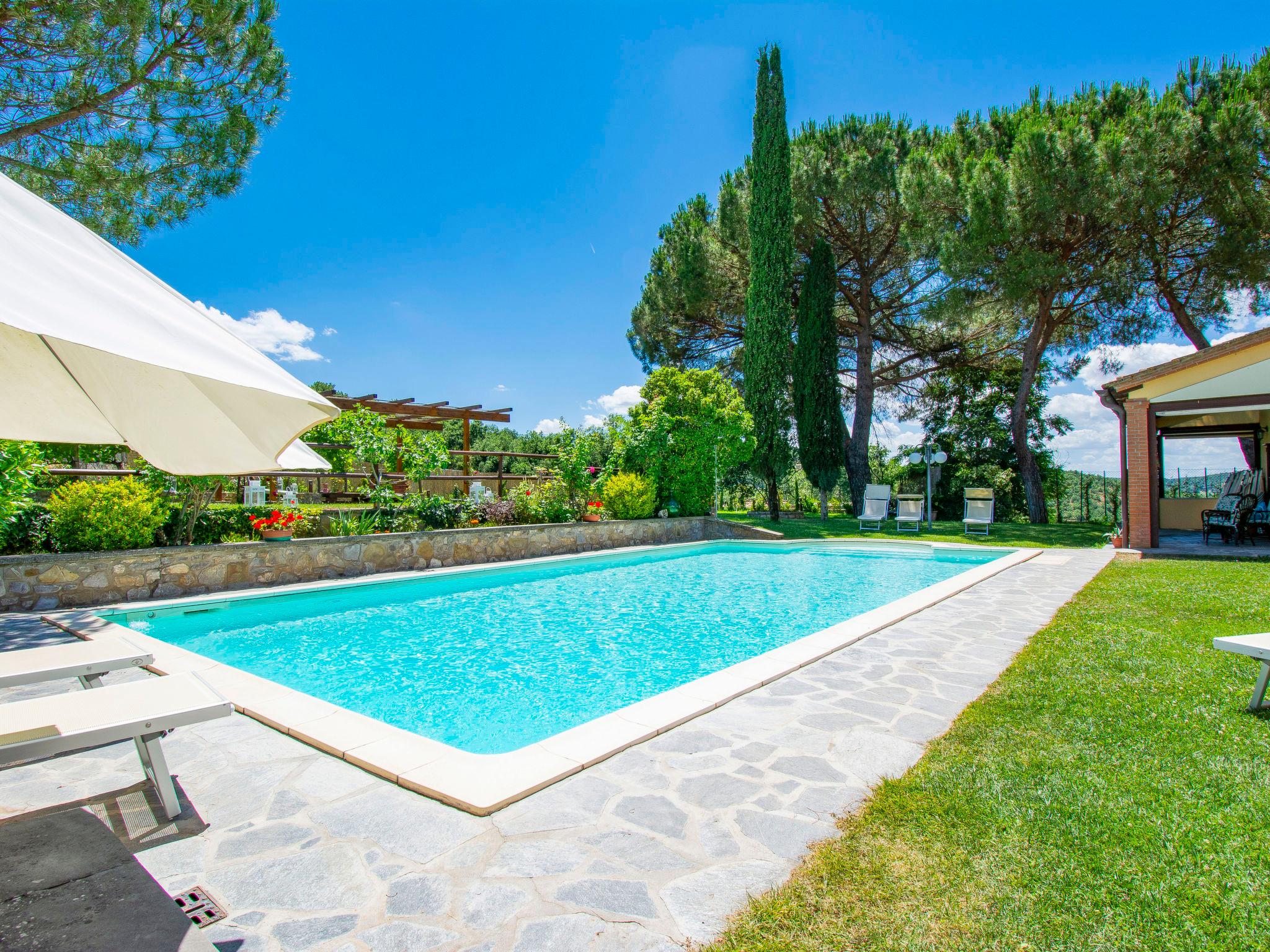 Foto 17 - Casa de 2 quartos em Bucine com piscina e jardim