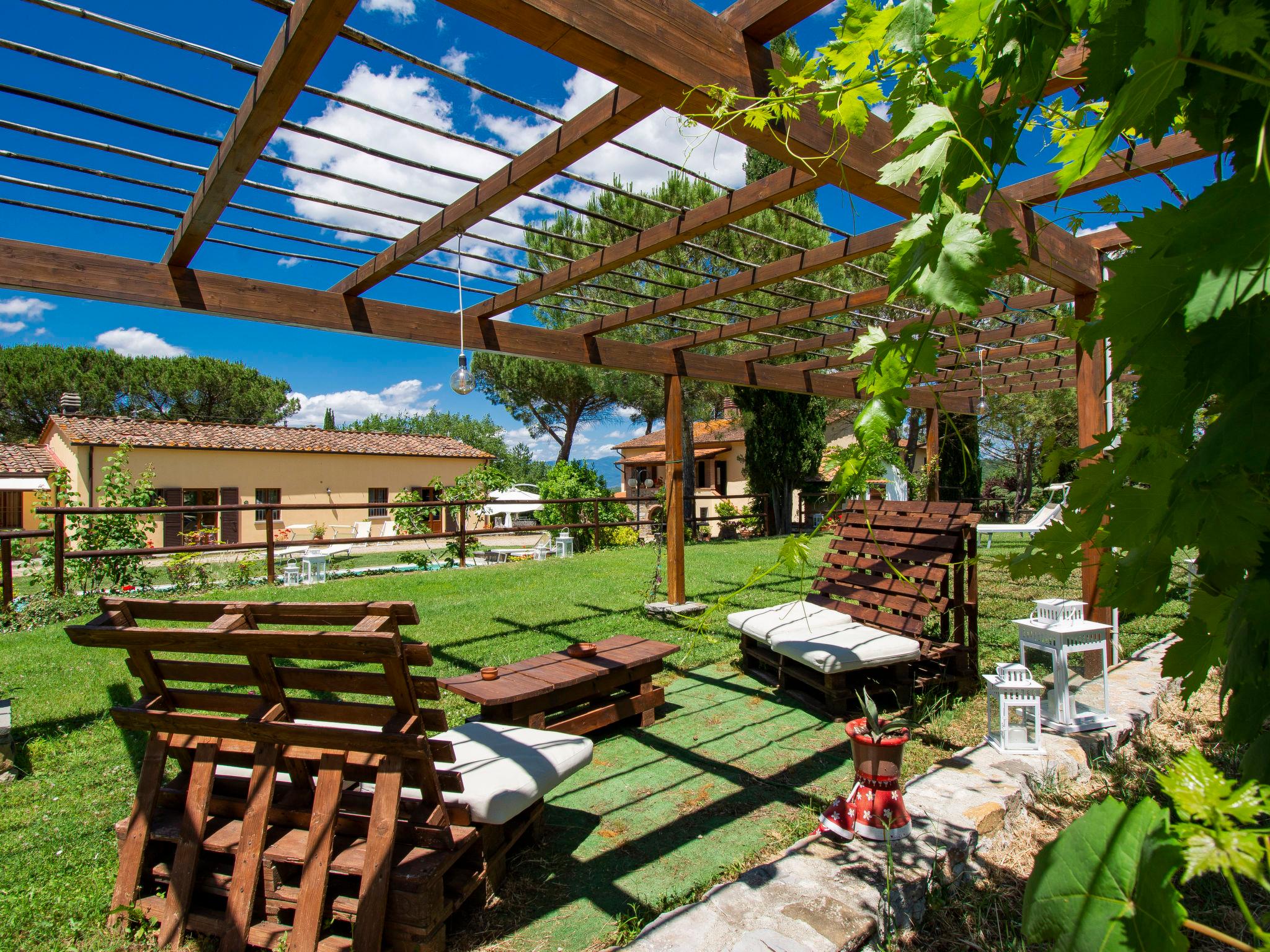 Foto 3 - Casa de 2 habitaciones en Bucine con piscina y jardín