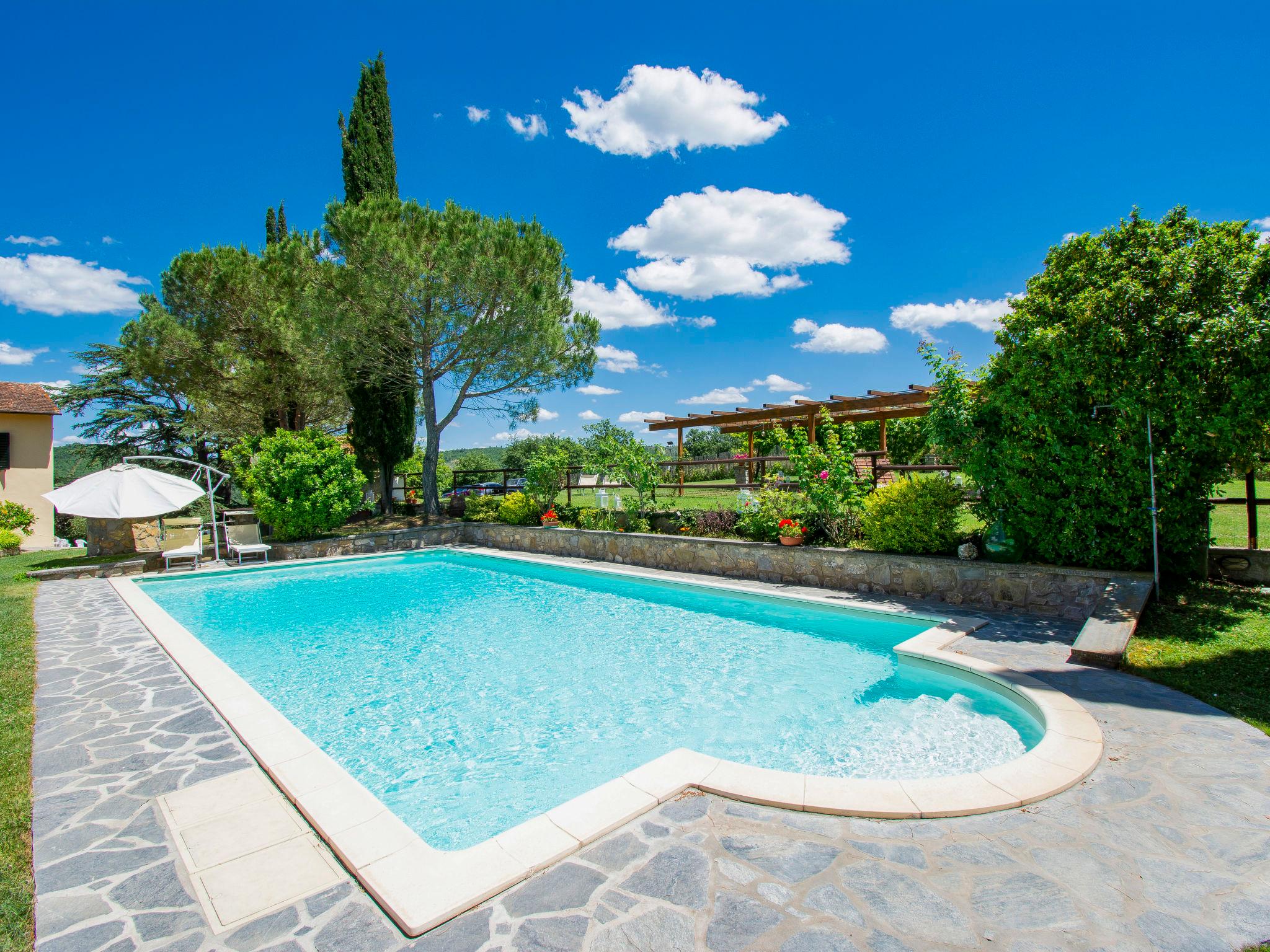 Foto 2 - Casa de 3 quartos em Bucine com piscina e jardim