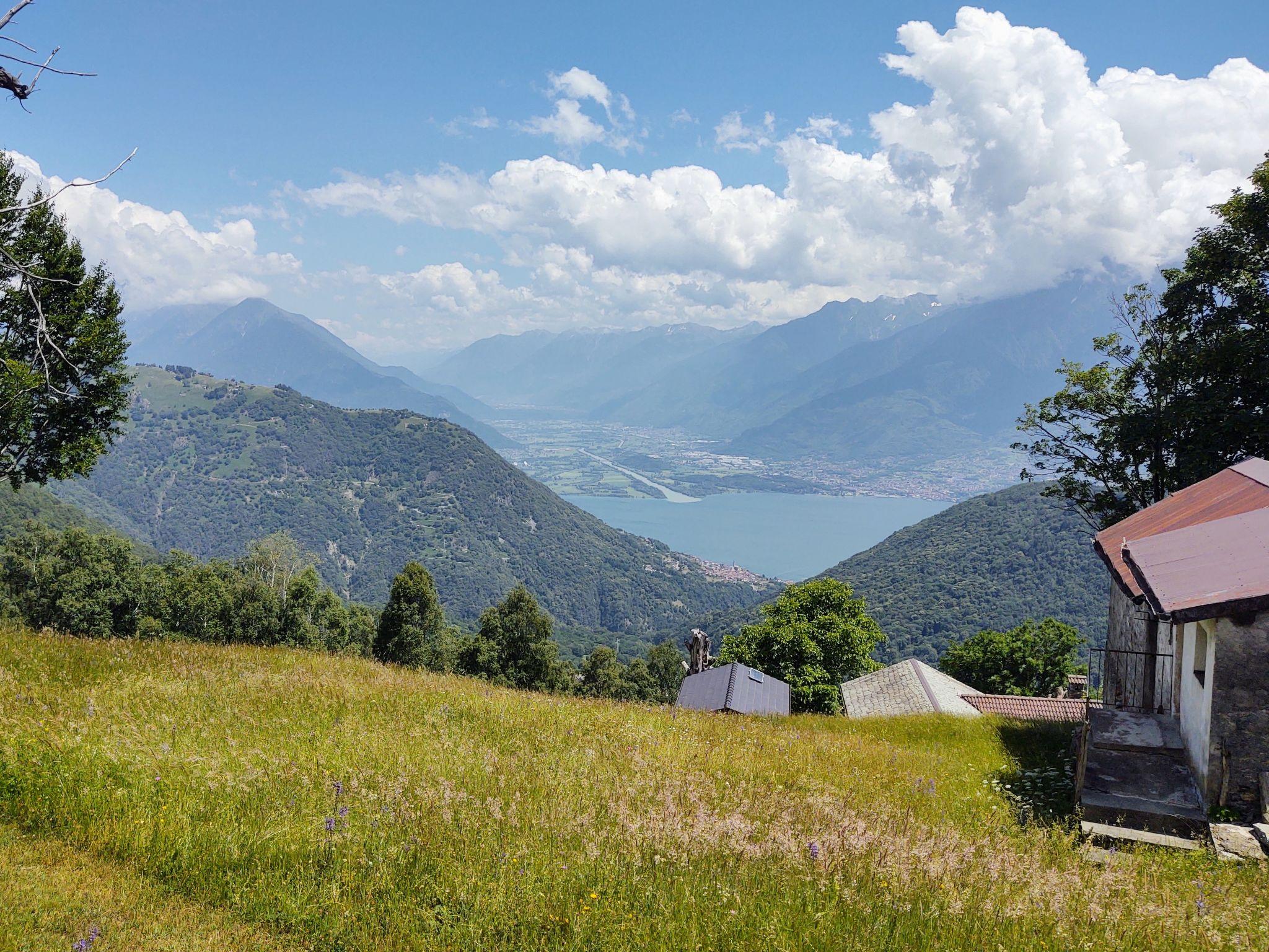 Foto 30 - Apartamento de 2 habitaciones en Peglio con jardín y vistas a la montaña