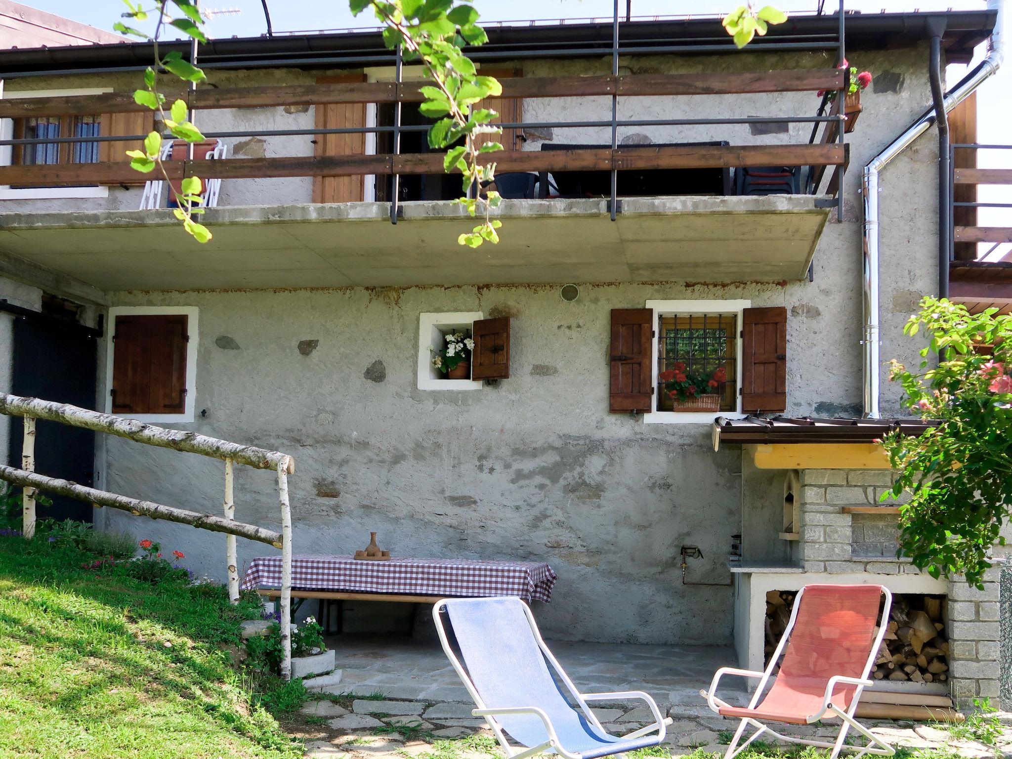 Photo 21 - Appartement de 2 chambres à Peglio avec jardin et vues sur la montagne