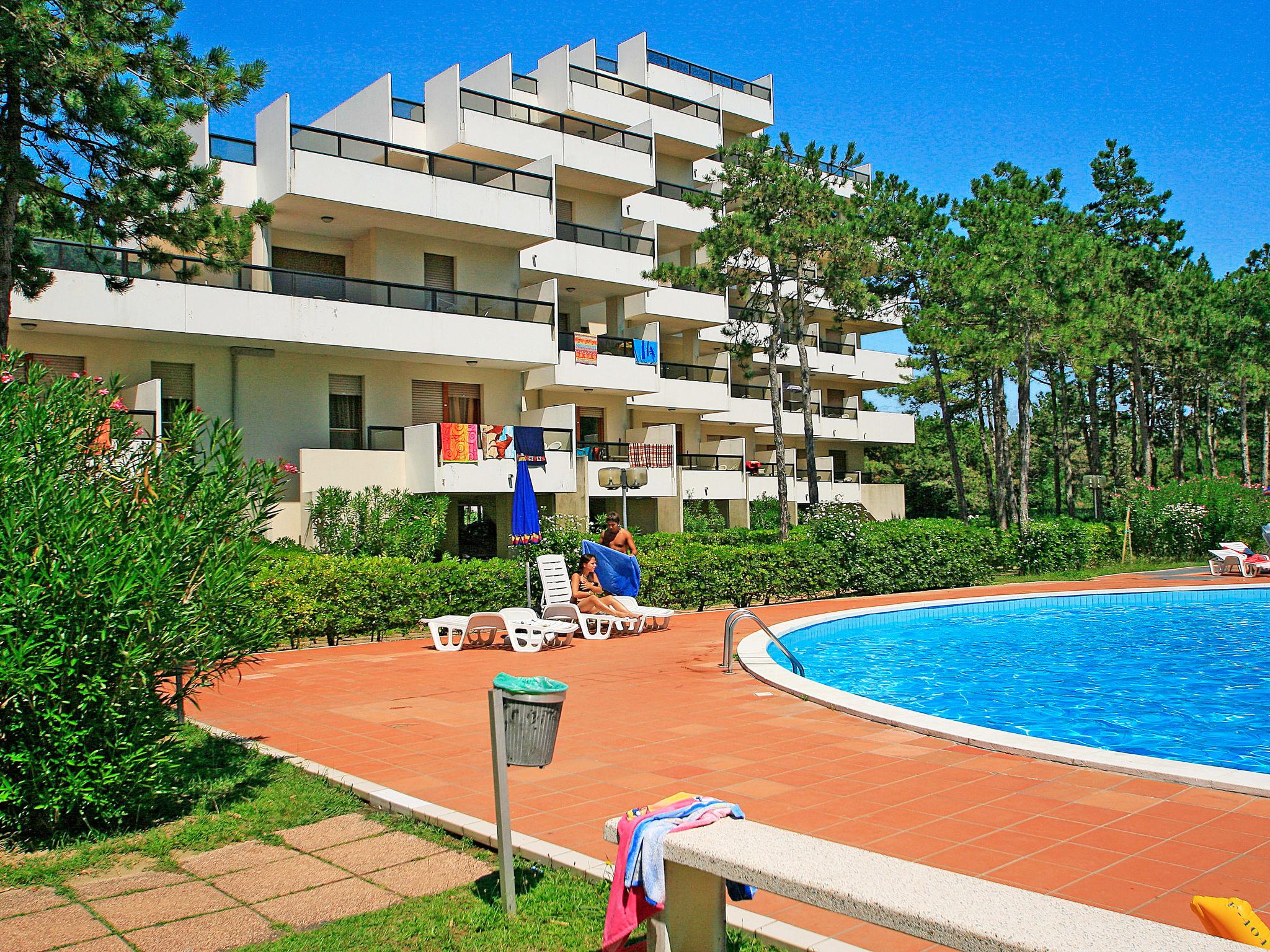 Photo 2 - Appartement de 2 chambres à San Michele al Tagliamento avec piscine et vues à la mer