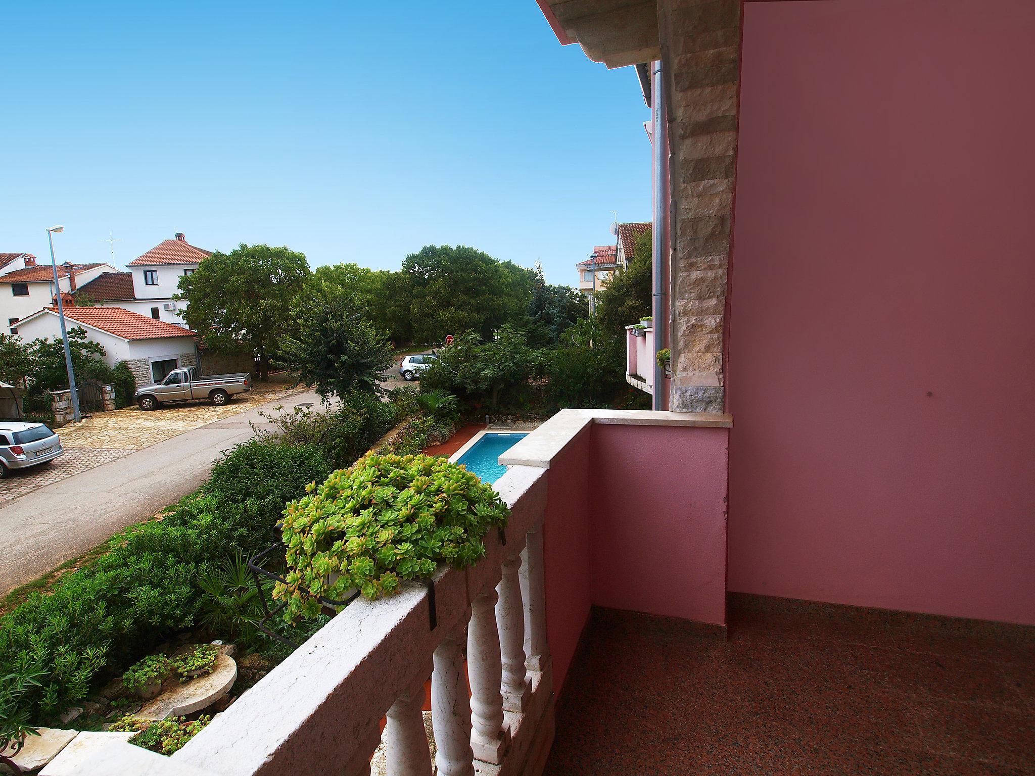 Foto 11 - Apartamento de 1 habitación en Rovinj con piscina y vistas al mar