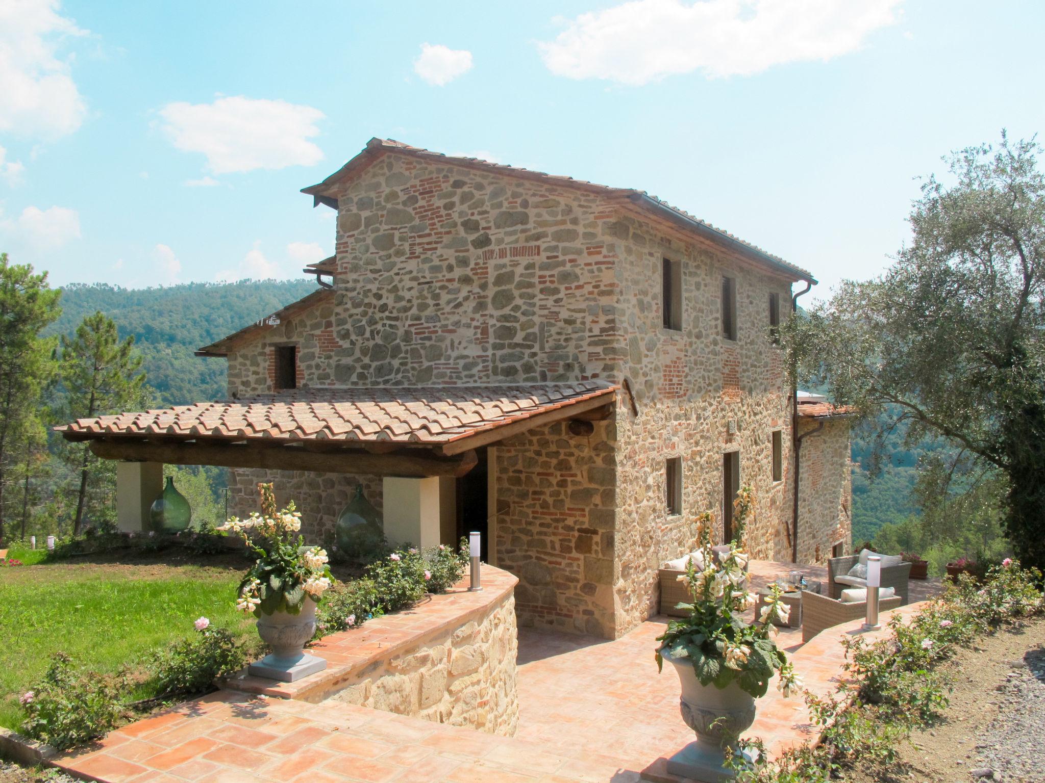 Foto 2 - Casa de 5 quartos em Pescia com piscina privada e jardim