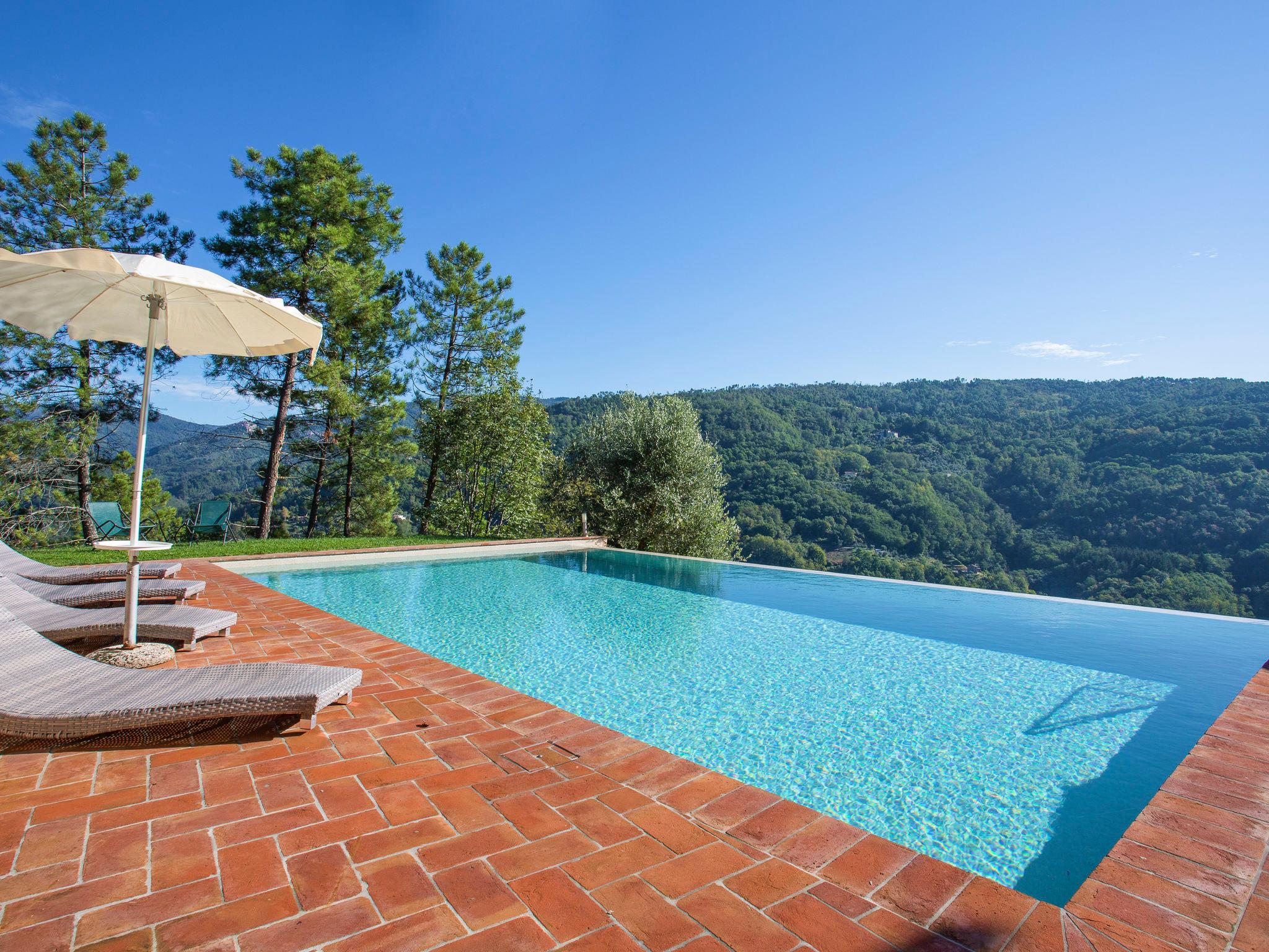 Foto 3 - Casa de 5 quartos em Pescia com piscina privada e jardim