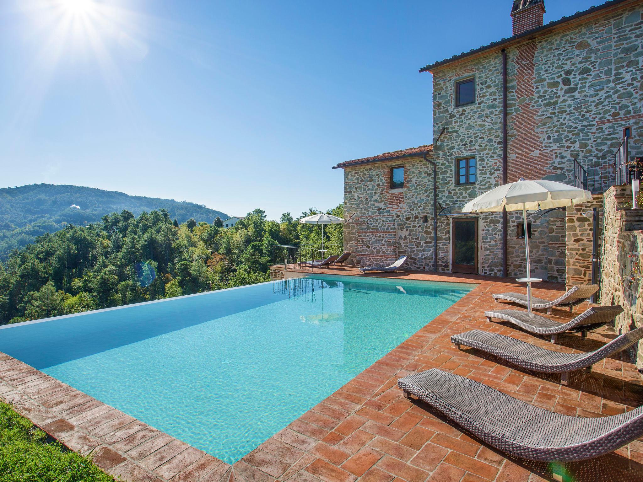 Foto 1 - Casa de 5 quartos em Pescia com piscina privada e jardim