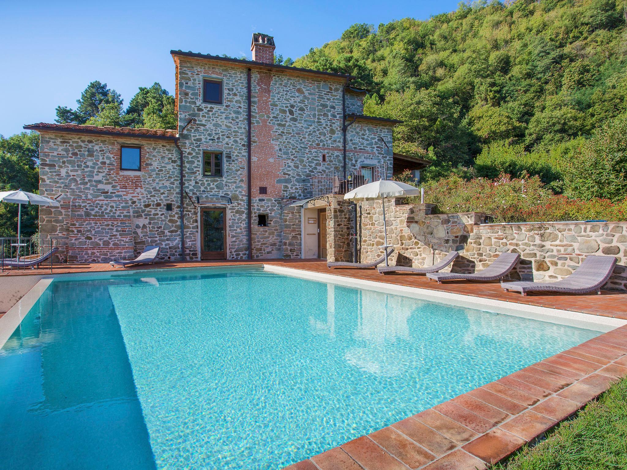 Foto 9 - Casa de 5 quartos em Pescia com piscina privada e jardim