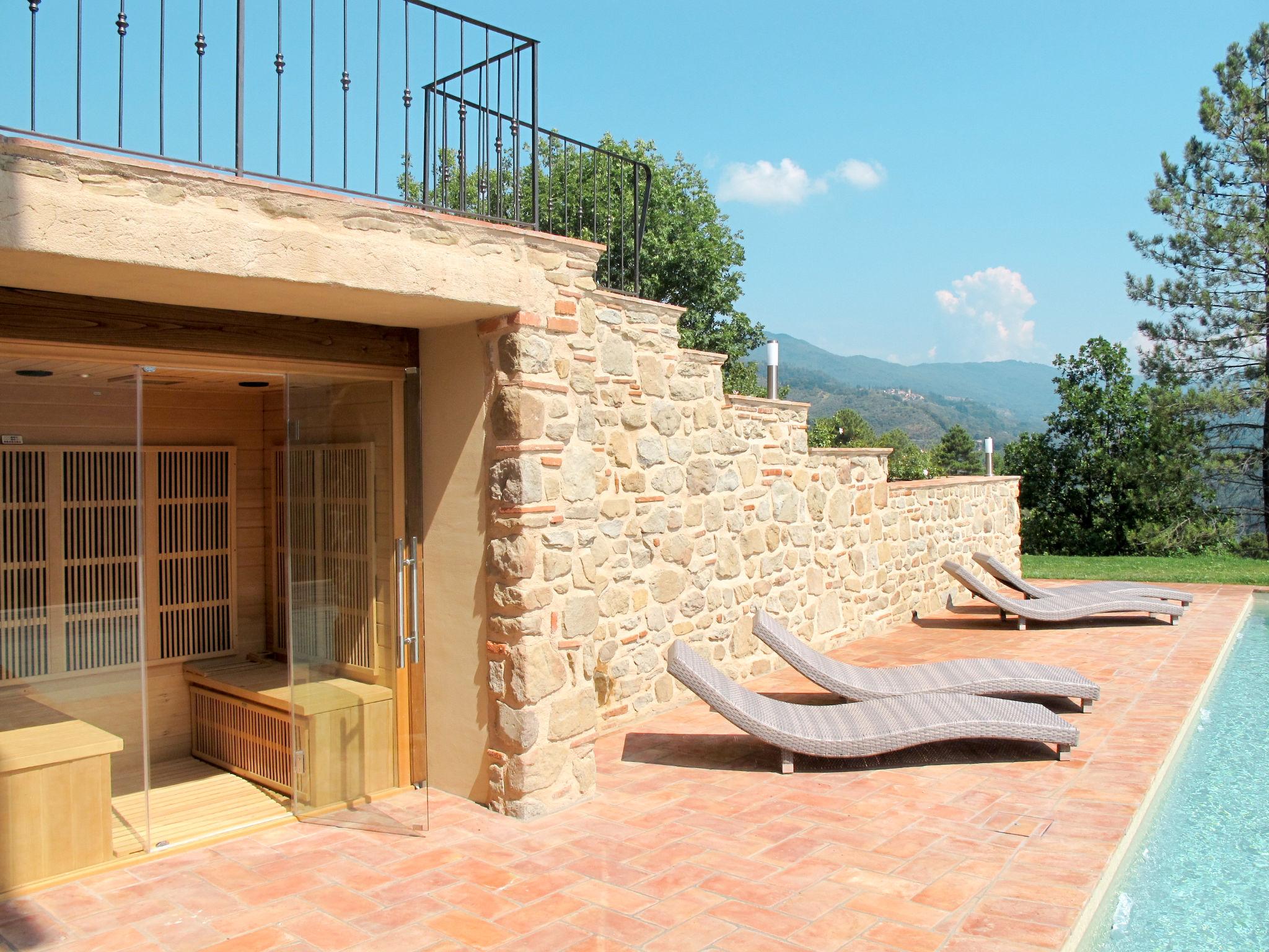 Foto 12 - Casa de 5 habitaciones en Pescia con piscina privada y jardín