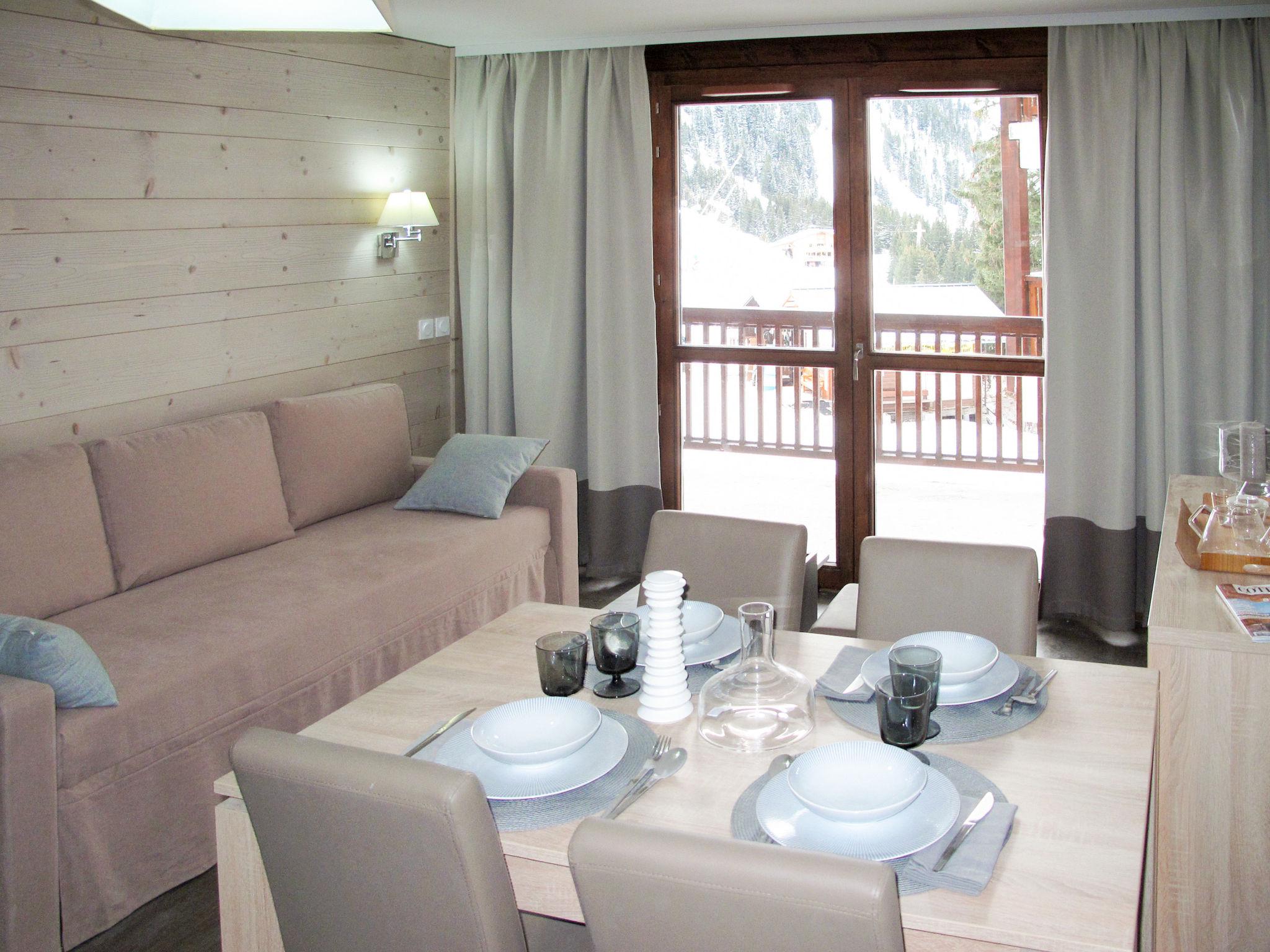 Foto 3 - Appartamento con 2 camere da letto a Arâches-la-Frasse con piscina e vista sulle montagne