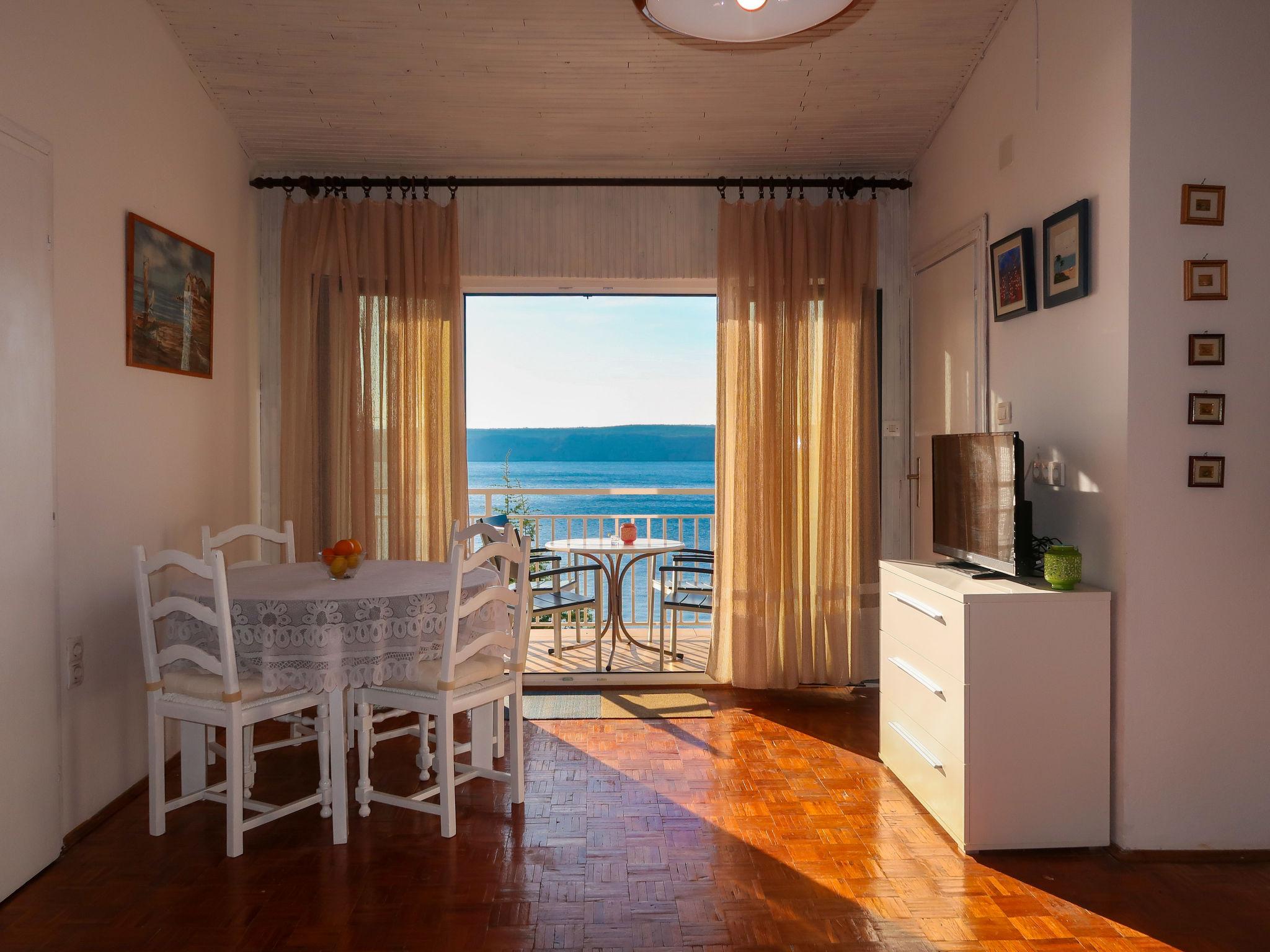 Foto 3 - Apartamento de 2 habitaciones en Crikvenica con vistas al mar