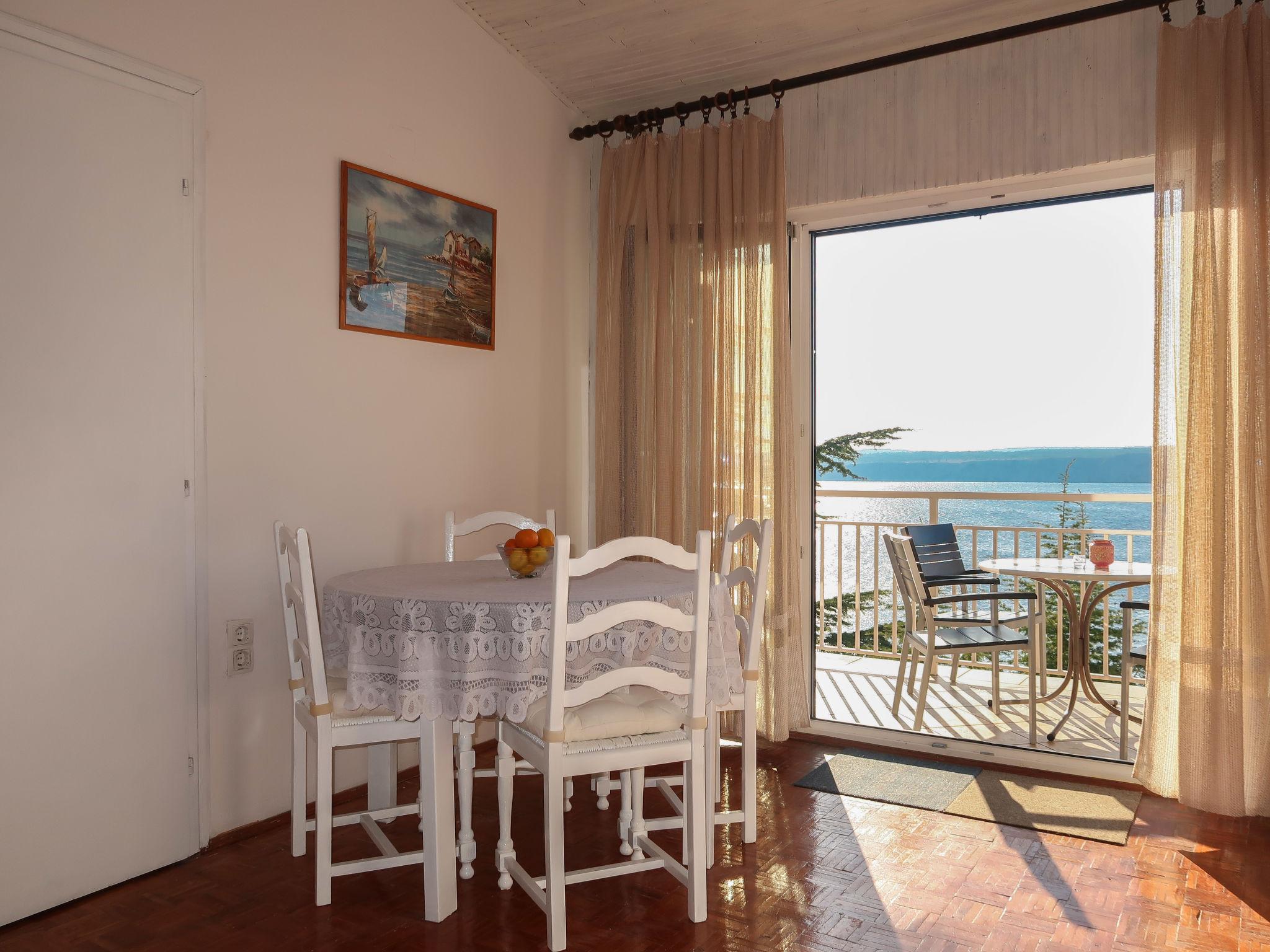 Foto 15 - Appartamento con 2 camere da letto a Crikvenica con vista mare